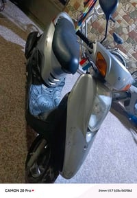 سكوتير ياماها ميو للبيع بحالة جيدة. لونه فضي ويوجد بعض الخدوش البسيطة ...