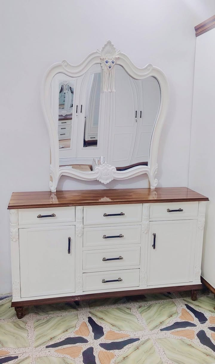 رمضان كريم عليكم متابعينا الكرام من معمل ومعرض الشمري للاثاث 
تم تسليم طلبيه لأحد زبائننا الكرام  بهذا الشكل والتصميم وحسب طلبه غرفه ٦ ابواب تزكام

تفاصيل العمل.

بدايه الصبغ لان اهم مرحله في العمل حراراي سيارات ضمان بأيادي المبدعين  عباس احمد  امير كاظم 

الوجه  MDF خام  ٧ ملم

الداخل صاج طبيعي ٥ ملم

السقف والقاعده بلوك

الضهر جرجوبه شد براغي

الرجل تكون لوكنز مرتفعه عن الارض 

عمل الغرفه كله من الزان المصري الثقيل

مستعدون لتجهيز وتصميم جميع الموديلات

*********** سجاد 

*********** سجاد
