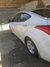 ريحة بنزين • يمين التانكي • خارج السياره