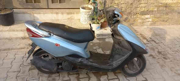 بريز 
الســــــــلام عـــــــليكم دراجه بريز كامله 
سلف هندر كيج بانزين كهربائيات بريكات دبلات كلهن شغالات سعر. 275 وبيها مجال 
عنواني بغداد الشعله / ***********
