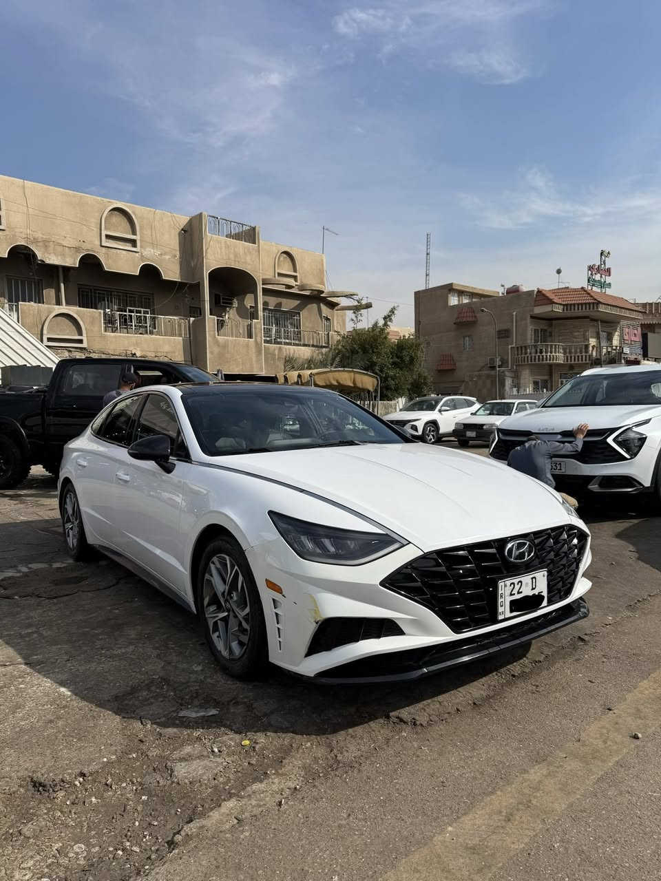 السلام عليكم من رخصة الادمن
سوناتا ٢٠٢٣ SEL PLUS

المواصفات :

١- محرك ١٦٠٠ تيربو اقتصادي وسريع 

٢- كشنات جلد + كنتاره

٣- كشنات تدفئة

٤- تدفئة ستيرن 

٥- تبريد منفصل للسائق والراكب 

٦- شاشة كبيره ابل كاربلي واندرويد اوتو 

٧- منافذ يو اس بي 

٨- اربع انظمة قيادة (نورمل، سبورت، سمارت، ايكو)

٩- اوتو هولد 

١٠- تحكم كامل بالستيرن 

١١- دخول ذكي وترحيب وتشغيل عن بعد

١٢- نظام صوت BOSE كلش حلو 

١٣- انظمة السلامة (نظام ABS, نقطة عمياء، تنبيه مغادرة المسار، كامرة خلفية، رادار امامي خلفي)

١٤- فتحة سقف بانرواما كامل

١٥- شفتات ستيرن

١٦- رادار امامي خلفي وجانبي 

وبعد بيها مواصفات 

السياره وارد امريكي حادثها خلفي جاملغ صبغ + تبديل الصندوق نفس اللون ايرباكات سليمه 

السياره ماشية ٤١ ميل قابل للزيادة 

السعر ١٩٧ وبيها مجال قليل 

مكان السياره بغداد شارع فلسطين 

الرقم ***********
