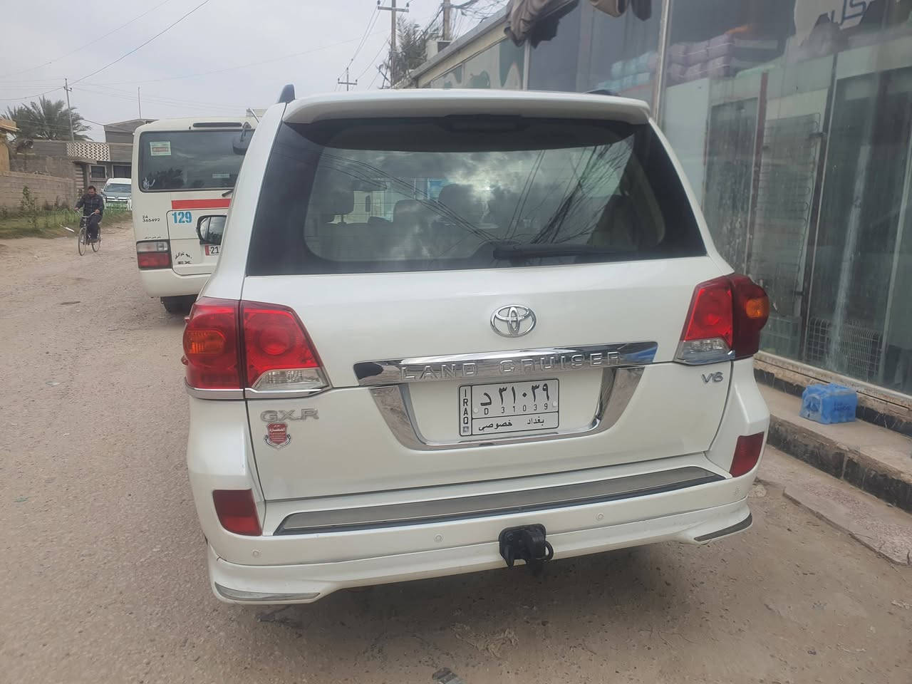 لاندكروز . 2012 . فطيم . ماشي 273 . مكغوله من الصيغ والضربه 
جاهزه . تخم تاير جديد . حدادية جديده . سنويه لغاية  شهر 12 . 26
بيها شخط . واضح بالصور الجه اليساره . بسيط . رقم بغداد  تحويل مباشر 
***********
***********
السعر 340 بيها مجال .
