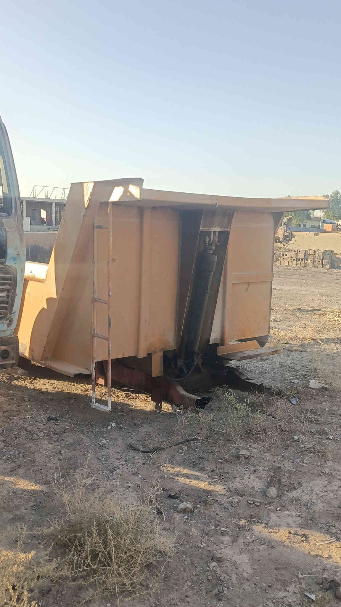 سلام عليكم للبيع بدي مال تك عمل نضيف جكه الماني تفصال كوم جدعه مكانه الفلوجه *********** 
السعر 3ملاين وبي مجال
