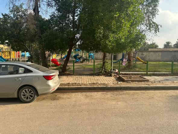 السلام عليكم
———————-
دار للبيع مساحه ١٦٠ متر العنوان الشعلة الرحمانية قرب معمل الثلج يحتوي الدار على ٦ غرف نوم كبيره ومطبخ + ستقبال +صالات عدد٢ + حمامات  عدد ٤  +مناور عدد٢       . علماً ان البيت يوجد فيه كتاب المبادرة   ولمعرفة السعر يرجى الاتصال برقم الآتي  ***********
