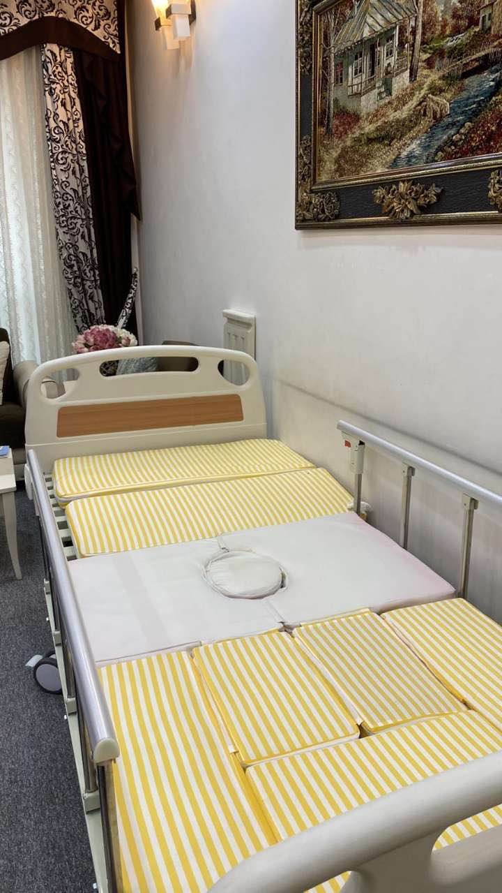 قەرەوێڵەی پزیشکی/قەرەوێڵەی نەخۆشخانە – لە دۆخێکی زۆر باشدایە
جێگایەکی پزیشکی کوالیتی بەرز، بۆ ئاسوودەیی و سەلامەتی و ئاسانی بەکارهێنان دیزاین کراوە. گونجاوە بۆ بەکارهێنانی ماڵەوە، ماوەی چاکبوونەوە، یان چاودێری پزیشکی. جێگاکە خۆڕاگرە و لە ماددەی بەهێز دروستکراوە کە بەکارهێنانی درێژخایەن مسۆگەر دەکات.
✔ دەستکاریکراو بۆ بەرزکردنەوەی سەر و قاچ
✔ دیزاینی ارگونومیک و کرداری
✔ ئاسانە بۆ بەکارهێنان و خاوێنکردنەوە
✔ گونجاوە بۆ نەخۆش و بەساڵاچووان یان پاش نەشتەرگەری 
ژمارە ***********
ژمارە 7504166266

نرخی بنەڕەتی 👉 920,000 هەزار کیرۆ – ئێستا بە نرخێکی داشکێنراو بەردەستە.
تەنها بۆ کەسانی جددی. نرخێکی زۆر باشە بۆ کوالێتی.

‎سرير طبي / سرير مستشفى قابل للتعديل – بحالة ممتازة
‎سرير طبي عالي الجودة، مصمم لتوفير الراحة والأمان وسهولة الاستخدام. مناسب للاستخدام المنزلي، فترات التعافي، أو الرعاية الطبية. السرير متين ومصنوع من مواد قوية تضمن استخدامًا طويل الأمد.
‎✔ قابل للتعديل لرفع الرأس والقدمين
‎✔ تصميم مريح وعملي
‎✔ سهل الاستخدام والتنظيف
‎✔ مناسب للمرضى، كبار السن، أو بعد العمليات 
رقم ***********
رقم .٧٥٠٤١٦٦٢٦٦

السعر الأصلي 👉 ٩٢٠٬٠٠٠ دينار عراقي– متوفر الآن بسعر مخفّض.
للجادين فقط. قيمة ممتازة مقابل الجودة. أربيل, العراق
