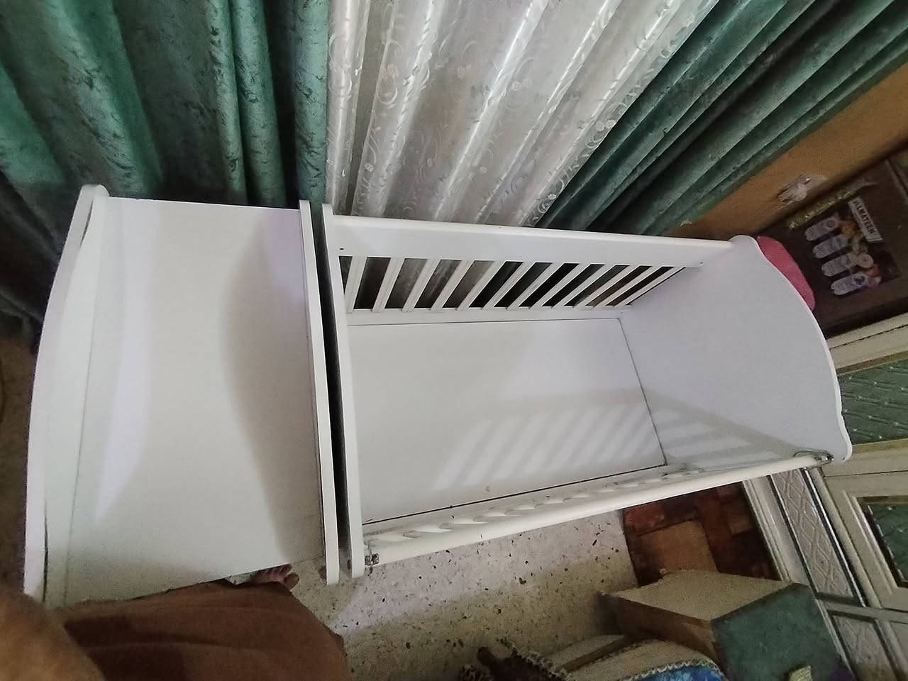 سرير اطفال تركي درجه اولى للبيع  مكون من 3 جرارات صغير 2 جرارات كبير مع دوشك السعر ٩٠ بيها مجال  حك الجيه  العنوان المسيب حي الشرطه للاستفسار الاتصال على الرقم *********** همين بيه واتساب
