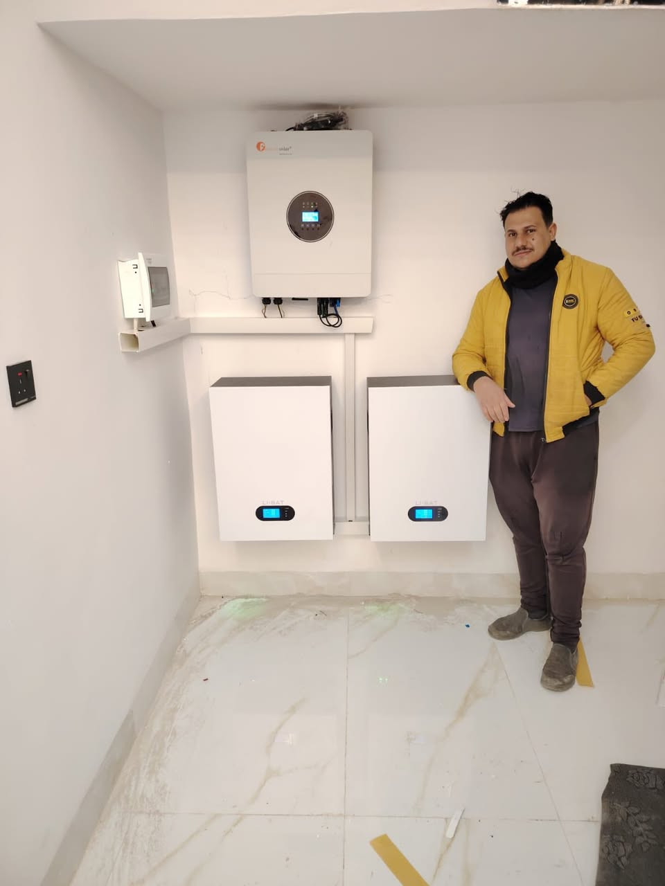 تم بفضل الله تجهيز و  تنصيب منظومة طاقة شمسية لمنزل الأخ ليفان محمد علي 
   #قرية_لزاكة
تجهز المنظومة المنزل ب 20 أمبير نهاراً
بالاضافة إلى 20 أمبير ليلاً  . 
مكونات المنظومة.
🔵الواح لونجي 615w  عدد (9) بضمان 10 سنوات 

🔵 جهاز انفيرتر نوع(فولترونك)حجم 6kw (22امبير)  بضمان 2 سنة . 
🔵 بطارية ليثيوم الاطول عمراً. وبعمر افتراضي 15 سنة وبضمان 4 سنوات حجم 10kw عدد 2

✅ الفرع الرئيسي :- شركة حسيب البشاوي للطاقة الشمسية
العنوان محافظة كركوك قضاء الحويجة سايدين المعارض مقابل محطة وقود الطليعة الحكومية  
✅ الفرع الثاني : محافظة صلاح الدين قضاء بيجي عمارة وطبان 
للحجز والاستفسار الاتصال على الأرقام التالية :
*********** : ياسر 
***********  : إبراهيم 
*********** : ياسر 
‭  0784 551 3555‬ 
‭0782 490 0972‬ 

#احمد #الجبوري #مدير #اعلام #شركه #حسيب #البشاوي #للطاقه #الشمسية
