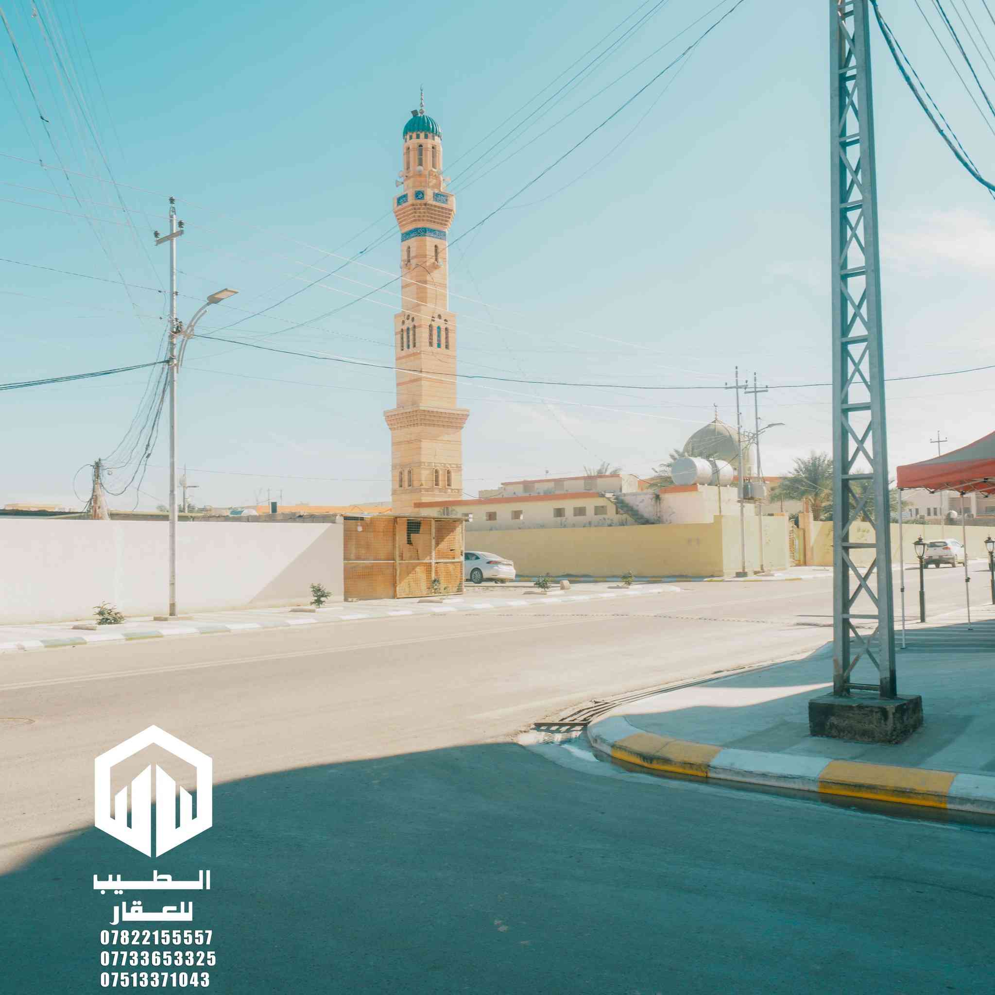 بيت طابقين في حي العسكري للبيع 

تسلسل : 51

الموقع: في حي العسكري قرب جامع الحسن 

المساحة: 200 متر مربع

الواجهة: 10 متر

النزال: 20 متر

الشارع: شارع 8

نوع الملك: طابو صرف سند باسم شخص واحد

السعر : 155 مليون 

للاستفسار والمعاينة:

[#مكتب_الطيب_للعقار](https://www.facebook.com/hashtag/%D9%85%D9%83%D8%AA%D8%A8_%D8%A7%D9%84%D8%B7%D9%8A%D8%A8_%D9%84%D9%84%D8%B9%D9%82%D8%A7%D8%B1?__eep__=6&__cft__[0]=AZbKAUdMu_zWmNUcINRLc0ij_7F7FrxM3Apjkxx-nXdIzKHc_27gE0qjczk2l9aqRbZBUJUDh6DZiXnAX8vHUMbpa7By8Hp_dBPP3XnJju5EStBUYWaBWN2yxUxsZQ1rfjJwSaoKveSSv1RB2GjO8ocr0YJ0p-ou0PVpCgY4u_SiYXOyp-iF2cqf8TwPj5uYOpo&__tn__=*NK-R)

عنوان المكتب: مجاور مجمع الشفاء - مقابل دائرة الكهرباء

للاتصال:

 ***********

 ***********

 ***********

[#عقارات_فلوجة](https://www.facebook.com/hashtag/%D8%B9%D9%82%D8%A7%D8%B1%D8%A7%D8%AA_%D9%81%D9%84%D9%88%D8%AC%D8%A9?__eep__=6&__cft__[0]=AZbKAUdMu_zWmNUcINRLc0ij_7F7FrxM3Apjkxx-nXdIzKHc_27gE0qjczk2l9aqRbZBUJUDh6DZiXnAX8vHUMbpa7By8Hp_dBPP3XnJju5EStBUYWaBWN2yxUxsZQ1rfjJwSaoKveSSv1RB2GjO8ocr0YJ0p-ou0PVpCgY4u_SiYXOyp-iF2cqf8TwPj5uYOpo&__tn__=*NK-R) [#قطع_للبيع](https://www.facebook.com/hashtag/%D9%82%D8%B7%D8%B9_%D9%84%D9%84%D8%A8%D9%8A%D8%B9?__eep__=6&__cft__[0]=AZbKAUdMu_zWmNUcINRLc0ij_7F7FrxM3Apjkxx-nXdIzKHc_27gE0qjczk2l9aqRbZBUJUDh6DZiXnAX8vHUMbpa7By8Hp_dBPP3XnJju5EStBUYWaBWN2yxUxsZQ1rfjJwSaoKveSSv1RB2GjO8ocr0YJ0p-ou0PVpCgY4u_SiYXOyp-iF2cqf8TwPj5uYOpo&__tn__=*NK-R) [#استثمار_عقاري](https://www.facebook.com/hashtag/%D8%A7%D8%B3%D8%AA%D8%AB%D9%85%D8%A7%D8%B1_%D8%B9%D9%82%D8%A7%D8%B1%D9%8A?__eep__=6&__cft__[0]=AZbKAUdMu_zWmNUcINRLc0ij_7F7FrxM3Apjkxx-nXdIzKHc_27gE0qjczk2l9aqRbZBUJUDh6DZiXnAX8vHUMbpa7By8Hp_dBPP3XnJju5EStBUYWaBWN2yxUxsZQ1rfjJwSaoKveSSv1RB2GjO8ocr0YJ0p-ou0PVpCgY4u_SiYXOyp-iF2cqf8TwPj5uYOpo&__tn__=*NK-R) [#عقارات_الانبار](https://www.facebook.com/hashtag/%D8%B9%D9%82%D8%A7%D8%B1%D8%A7%D8%AA_%D8%A7%D9%84%D8%A7%D9%86%D8%A8%D8%A7%D8%B1?__eep__=6&__cft__[0]=AZbKAUdMu_zWmNUcINRLc0ij_7F7FrxM3Apjkxx-nXdIzKHc_27gE0qjczk2l9aqRbZBUJUDh6DZiXnAX8vHUMbpa7By8Hp_dBPP3XnJju5EStBUYWaBWN2yxUxsZQ1rfjJwSaoKveSSv1RB2GjO8ocr0YJ0p-ou0PVpCgY4u_SiYXOyp-iF2cqf8TwPj5uYOpo&__tn__=*NK-R) [#ارض_تجارية](https://www.facebook.com/hashtag/%D8%A7%D8%B1%D8%B6_%D8%AA%D8%AC%D8%A7%D8%B1%D9%8A%D8%A9?__eep__=6&__cft__[0]=AZbKAUdMu_zWmNUcINRLc0ij_7F7FrxM3Apjkxx-nXdIzKHc_27gE0qjczk2l9aqRbZBUJUDh6DZiXnAX8vHUMbpa7By8Hp_dBPP3XnJju5EStBUYWaBWN2yxUxsZQ1rfjJwSaoKveSSv1RB2GjO8ocr0YJ0p-ou0PVpCgY4u_SiYXOyp-iF2cqf8TwPj5uYOpo&__tn__=*NK-R) [#فرص_استثمارية](https://www.facebook.com/hashtag/%D9%81%D8%B1%D8%B5_%D8%A7%D8%B3%D8%AA%D8%AB%D9%85%D8%A7%D8%B1%D9%8A%D8%A9?__eep__=6&__cft__[0]=AZbKAUdMu_zWmNUcINRLc0ij_7F7FrxM3Apjkxx-nXdIzKHc_27gE0qjczk2l9aqRbZBUJUDh6DZiXnAX8vHUMbpa7By8Hp_dBPP3XnJju5EStBUYWaBWN2yxUxsZQ1rfjJwSaoKveSSv1RB2GjO8ocr0YJ0p-ou0PVpCgY4u_SiYXOyp-iF2cqf8TwPj5uYOpo&__tn__=*NK-R) [#الفلوجة](https://www.facebook.com/hashtag/%D8%A7%D9%84%D9%81%D9%84%D9%88%D8%AC%D8%A9?__eep__=6&__cft__[0]=AZbKAUdMu_zWmNUcINRLc0ij_7F7FrxM3Apjkxx-nXdIzKHc_27gE0qjczk2l9aqRbZBUJUDh6DZiXnAX8vHUMbpa7By8Hp_dBPP3XnJju5EStBUYWaBWN2yxUxsZQ1rfjJwSaoKveSSv1RB2GjO8ocr0YJ0p-ou0PVpCgY4u_SiYXOyp-iF2cqf8TwPj5uYOpo&__tn__=*NK-R) [#طابو_صرف](https://www.facebook.com/hashtag/%D8%B7%D8%A7%D8%A8%D9%88_%D8%B5%D8%B1%D9%81?__eep__=6&__cft__[0]=AZbKAUdMu_zWmNUcINRLc0ij_7F7FrxM3Apjkxx-nXdIzKHc_27gE0qjczk2l9aqRbZBUJUDh6DZiXnAX8vHUMbpa7By8Hp_dBPP3XnJju5EStBUYWaBWN2yxUxsZQ1rfjJwSaoKveSSv1RB2GjO8ocr0YJ0p-ou0PVpCgY4u_SiYXOyp-iF2cqf8TwPj5uYOpo&__tn__=*NK-R)
