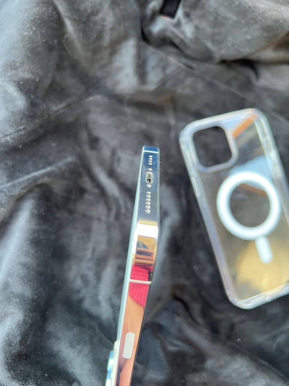 سلام عليكم للبيع ايفون 13بروماكس الجهاز النضافه مالته 100 كارتون ويا مطابق ولجهاز وكاله ولا مفتوح وفحص وين ميعجبك ذاكره 256 بطاريه 84حقيقي الون الابيض المميز السعر قفل قفل 700 مكاني بغداد شارع الكفاح رقمي ***********
