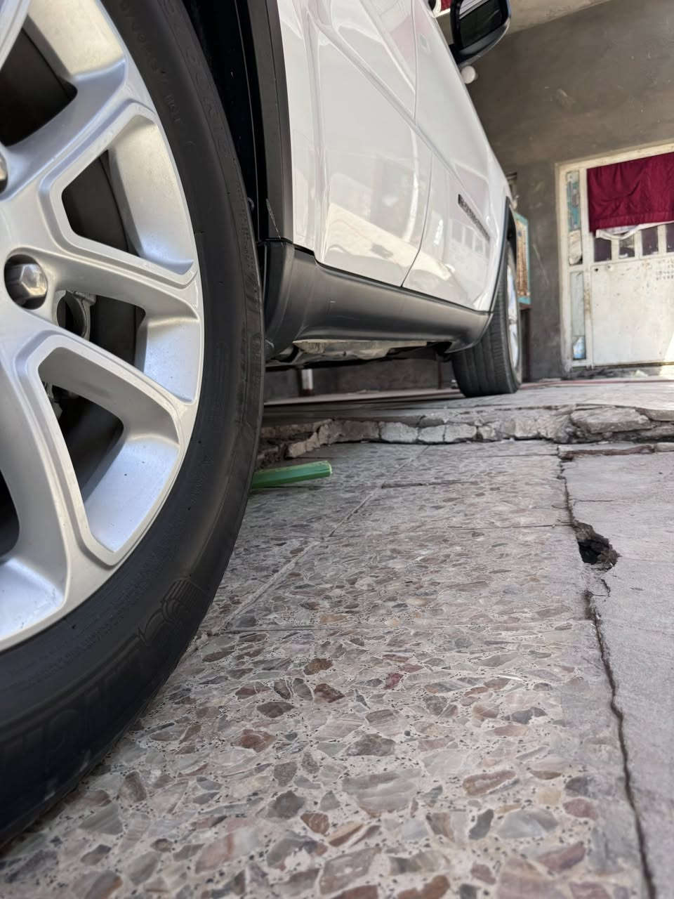 جيب كراند شيروكي امريكي

موديل 22لون ابيض رقم بغداد

مواصفات 

محرك  V6 3.6

ماشيه49 الف 

بصمه + تشغيل عن بعد 

كراسي جلد

رادار خلفي جانبي
رادار امامي 

اطفاء ذاتي

قطعتين تبريد

كشن سايق كهربائي 

كشنات تدفئه + تبريد 

ستيرن تدفئه + تبريد

صندوك كهربائي 

السعر 278 
وبيها خير مواصفات 

# الضرر موضح بالصور وسونار 

موقع بغداد رقم ***********
