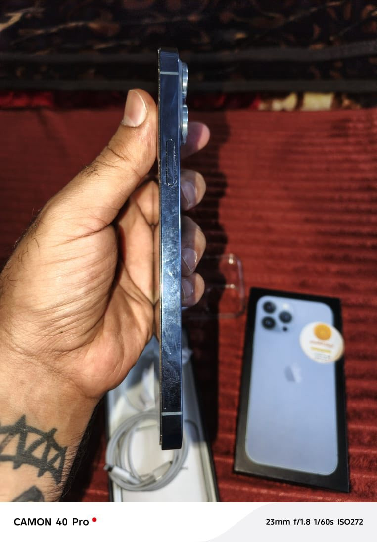 سلام عليكم ايفون 13برو ماكس ذاكره 256شرق اوسط بطاريه 96نظافه  اكفلك من الزلغ مال جناي بياع شراي لاتعلق مثل ماواضح بلصوره فاحص حاسبه وين ماتريد تفحص افحص جهاز استعماله قليل اقسم بالله سعره 825هاذا رقمي ***********
