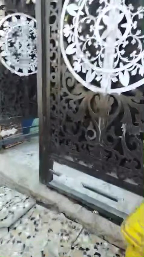 السلام عليكم بيت البيع قاطين بس الفوك ماكامل عوزه لبخ وكهربا يتكون من استقبال +مطبخ وهوه هول وغرفه بيهه حمام سويت هاذه طابقل الول
الطابق الثاني بيتونه بكد الغرفه وغرفه هم بيهه حمام سويت تاخل الغرفه كرهربا خيطن مي مجاري بس الفرع راح يبلطو عن قريب انشالله سعره 40 وبي مجال موقه قبل الصيطره مقابيل مطعم المائده ***********@
