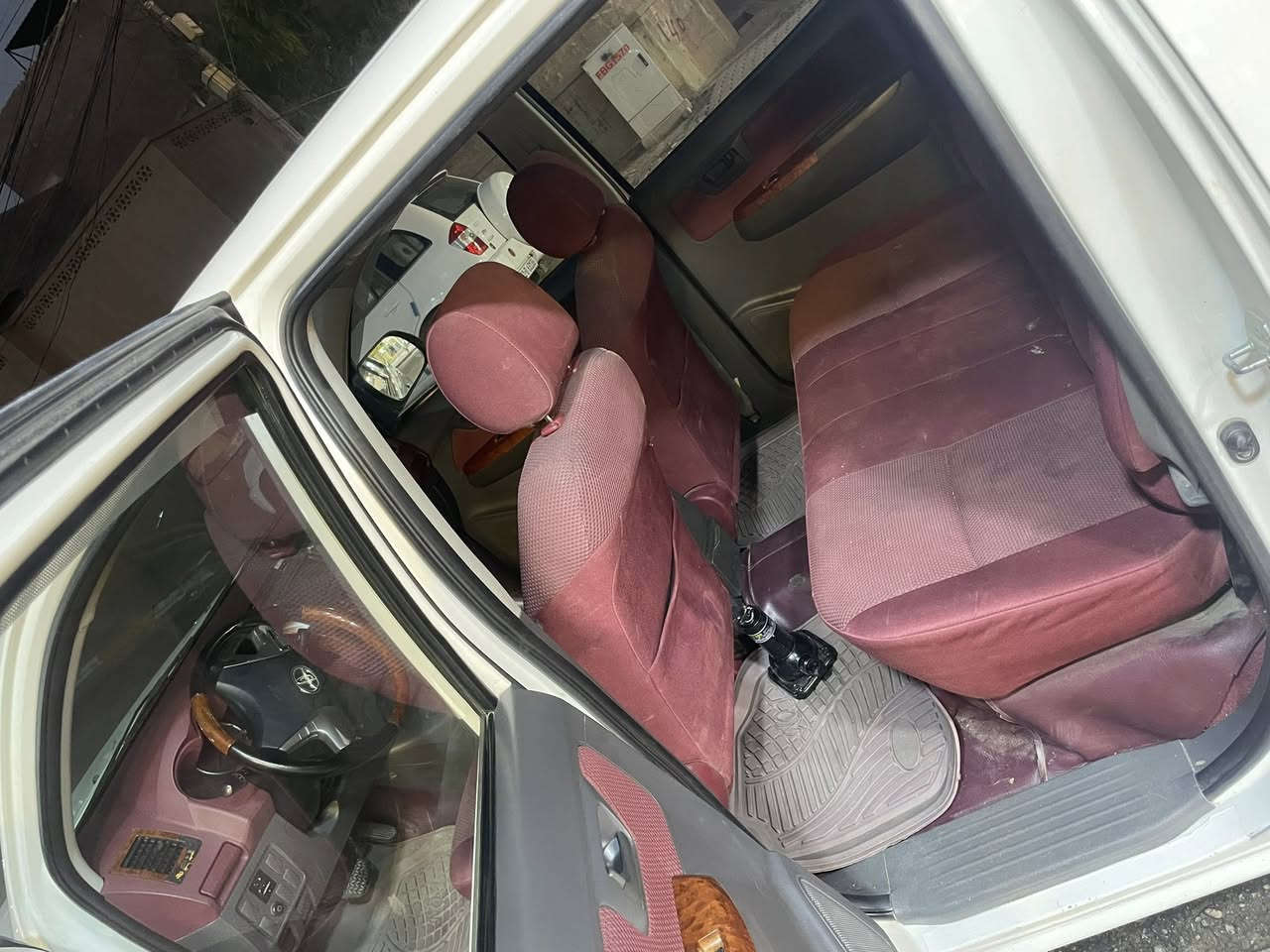 من رخصة الادمن
هيلوكس ٢٠١٤ للبيع 
شاصي ١٩ كويتي 
السياره مابيها اي صبغ فقط بارد 
تحكم ستيرن 
السياره اوتماتك 
شاشه الاصليه مالتها 
السعر المطلوب ١٨.٥٠٠$ وبيها مجال للطيبين 
تحويل ثاني يوم 
رقم ديالى 
السياره موجوده بغداد بلكريعات 
للاستفسار اكثر الاتصال هذه الرقم ***********
ابو حسن
