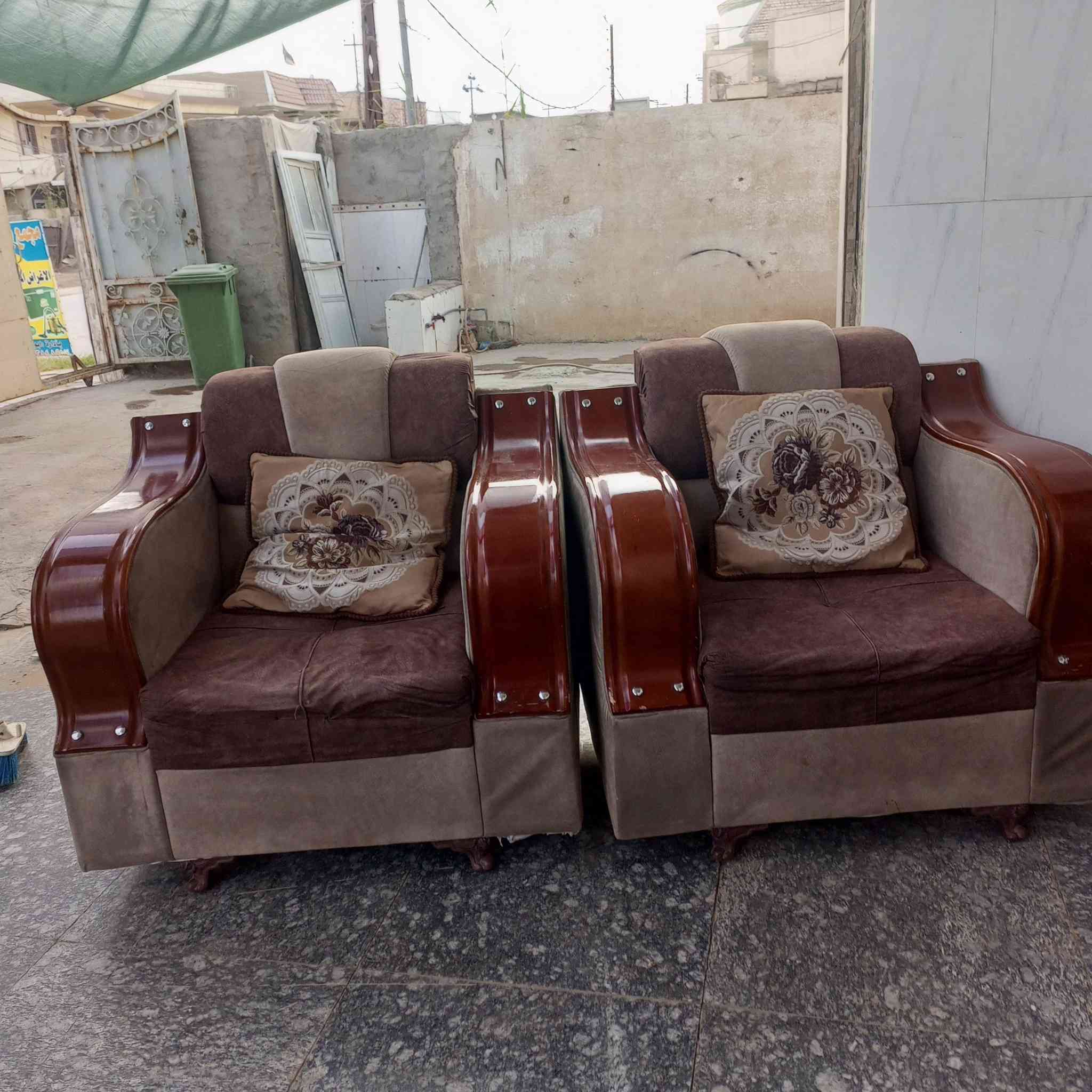 تخم مستعمل نظيف ٨  نفر السعر ١٢٥ ألف بابل الحمزه الغربي حي الدولار قرب عماره دكتور ناجي أتصال ***********
