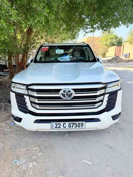 السلام عليكم للبيع لاندكروز موديل 2023  رقم أربيل   مكفوله  كفالة عامه من صبغ وتبديل وفتح وشخوط 
فول موصفات 1/1
بصمه تشغيل 
بصمه أبواب لمس 
تشغيل عن بعد 
فتحه سلايت
كشنات ثنين كهرباء 
كشنات جلد 
كشنات تدفئه تبريد 
8ايرباك 
زراكات 
مري شفط 
شاشات خلفيه 
مطفايه حريق 
جنطه شفط 
سبعه راكب 
ثلاث قطع تبريد 
محرك 4000 تنفس طبيعي 
حساس امامي 
حساس خلفي
 بصمات ثنين 
سبير منازل 
وباقي موصفات ساز معروفه 
ماشيه 16  الف حقيقي 
سعر( 710) $ 
الاستفسار اتصل على الرقم
***********
مكان بابل حله
