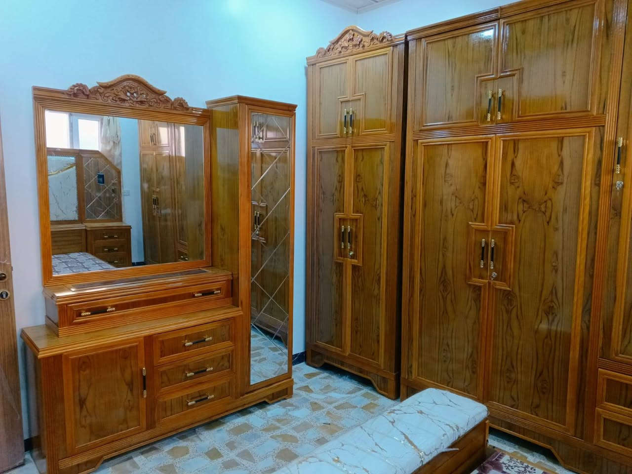 #قسط_غرفتك_براحتك
✔️ ويانا مدة التقسيط سنة و نص بدون مقدمة 
✔️ لحاملي ماستر كارد الرافدين من الموظفين و المنتسبين و المتقاعدين
✔️ يوجد فصال حسب الطلب
✔️ يمكنكم استبدال غرفكم القديمة بغرفة جديدة وتقسيط الفرق
✔️ غرف نوم باحدث الموديلات من خشب الصاج
📌العنوان : الموصل / الجانب الأيمن / الصناعة القديمة / اليابسات
📱اسياسيل : *********** (يوجد واتساب)
📱 كورك : *********** (يوجد واتساب
