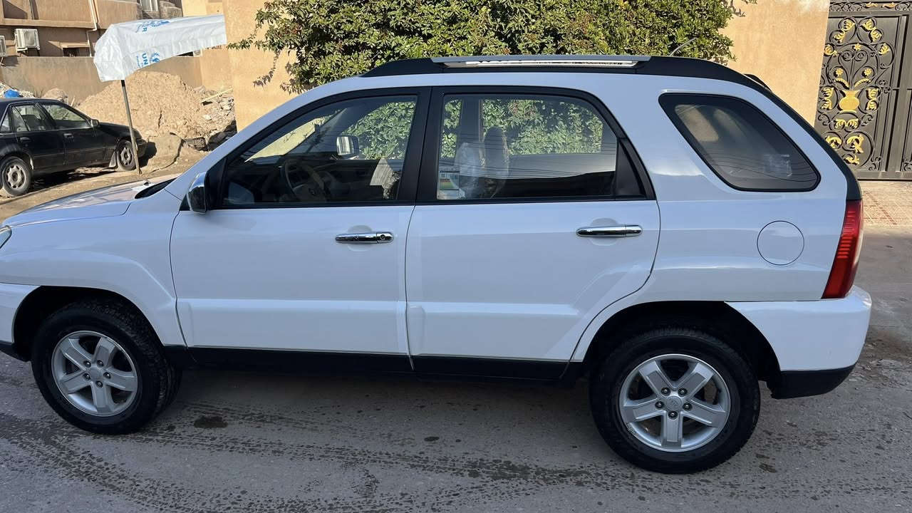 السلام عليكم
سبورتج 2009خليجي مكفوله عدا بارد اصبعين  بالجنطة 
سيارة مال بيت وجديدة  
صدر حدادية كله جديد 
رقم اربيل سنوية هزة جديد شرط التحويل 
محرك2000دوش 
كامرة خلفية 
داخل عسلي ملكي 
السعر 128وبيها مجال 
رقم ***********
مكاني تكريت
