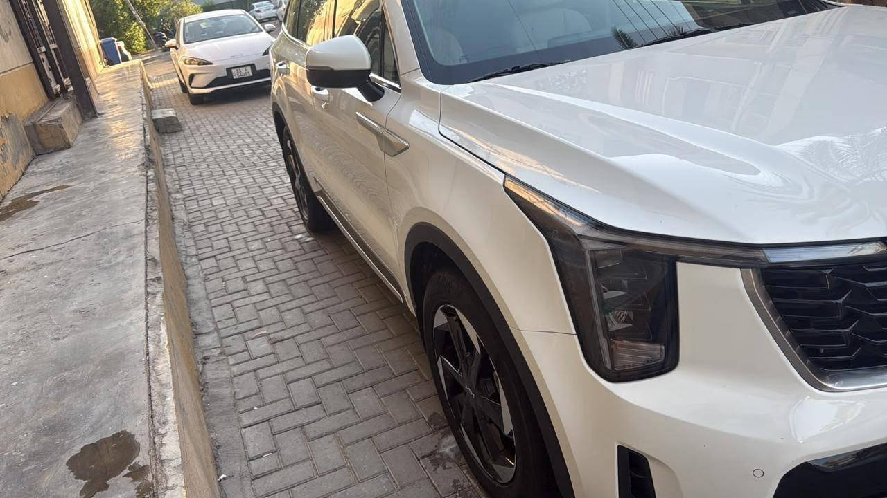 بيع سريع 303 $
للبيع كيا سورينتو 2025 خليجي كفالة عامة حتى من الشخط 🔥🔥
🚘 KIA SORENTO 2025
⭐ فل مواصفات 
⭐ محرك 6 سلندر 3.5 لتر كفالة 
⭐ قوة 272 حصان
⭐ قير أوتوماتيك 8 سرعات
⭐ دفع رباعي AWD
⭐ 7 ركاب
⭐ سقف بانوراما كهربائي
⭐ داخلية جلد فاخرة
⭐ مقاعد كهربائية (تبريد وتسخين)
⭐ كاميرا 360 درجة
⭐ شاشة وسطية + أنظمة اتصال
⭐ باب خلفي كهربائي
⭐ رادار ومثبت سرعة ذكي
⭐ تحذير النقطة العمياء
⭐ المحافظة على المسار
⭐ حساسات أمامية وخلفية
⭐ إضاءة LED كاملة
⭐ جنوط رياضية
✨ السيارة بحالة ممتازة جداً 
💯 مواصفات كاملة ماشية KM62 قابل للزيادة 
💰 السعر: 303$
📞 للتواصل: ***********
مكان السيارة :ديالى بعقوبة
