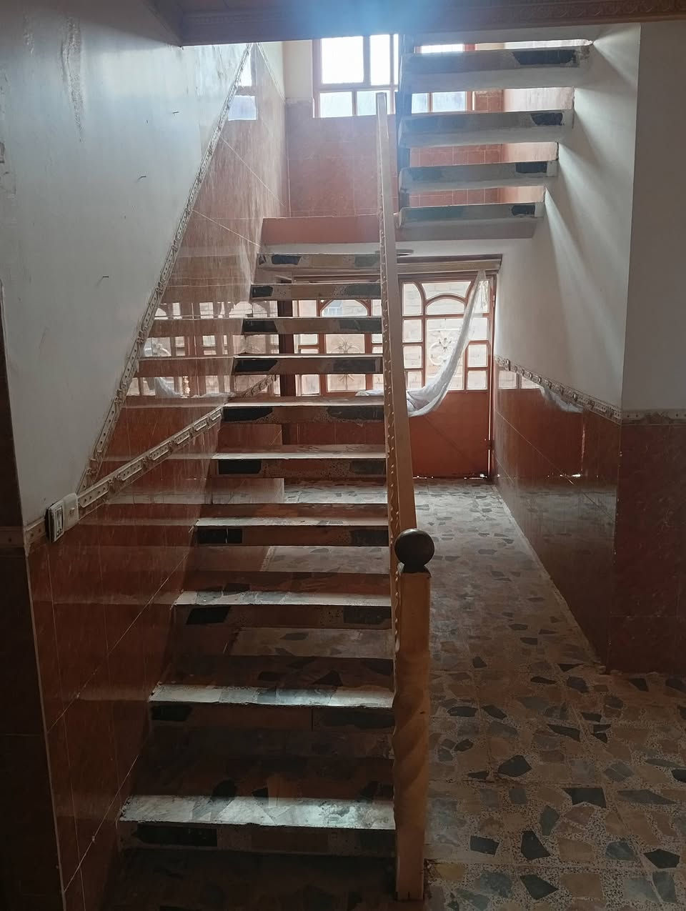 سلام عليكم بيت للايجار في قضاء عفك حي الوائلي خلف مدرسه مدينة المدن البيت كامل مكمل من كلشي اناره مراويح كيزر تانكي ماطور ماي مغاسل حته الجوزه مآل المولد موجوده أي استفسار ***********/***********
