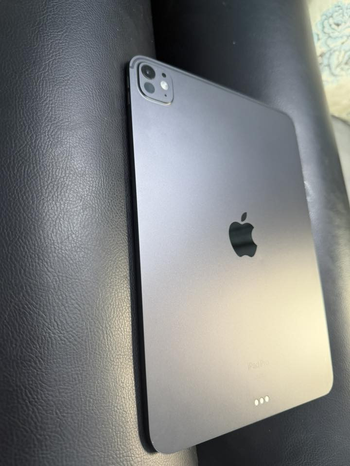 السلام عليكم 
ايباد معالج m4
256كيكة 
بطارية88
نضافة٩٥
السعر٩٤٠ وبي مجال بسيط 
بعدة الجهاز جديد 
مكاني بغداد
***********
