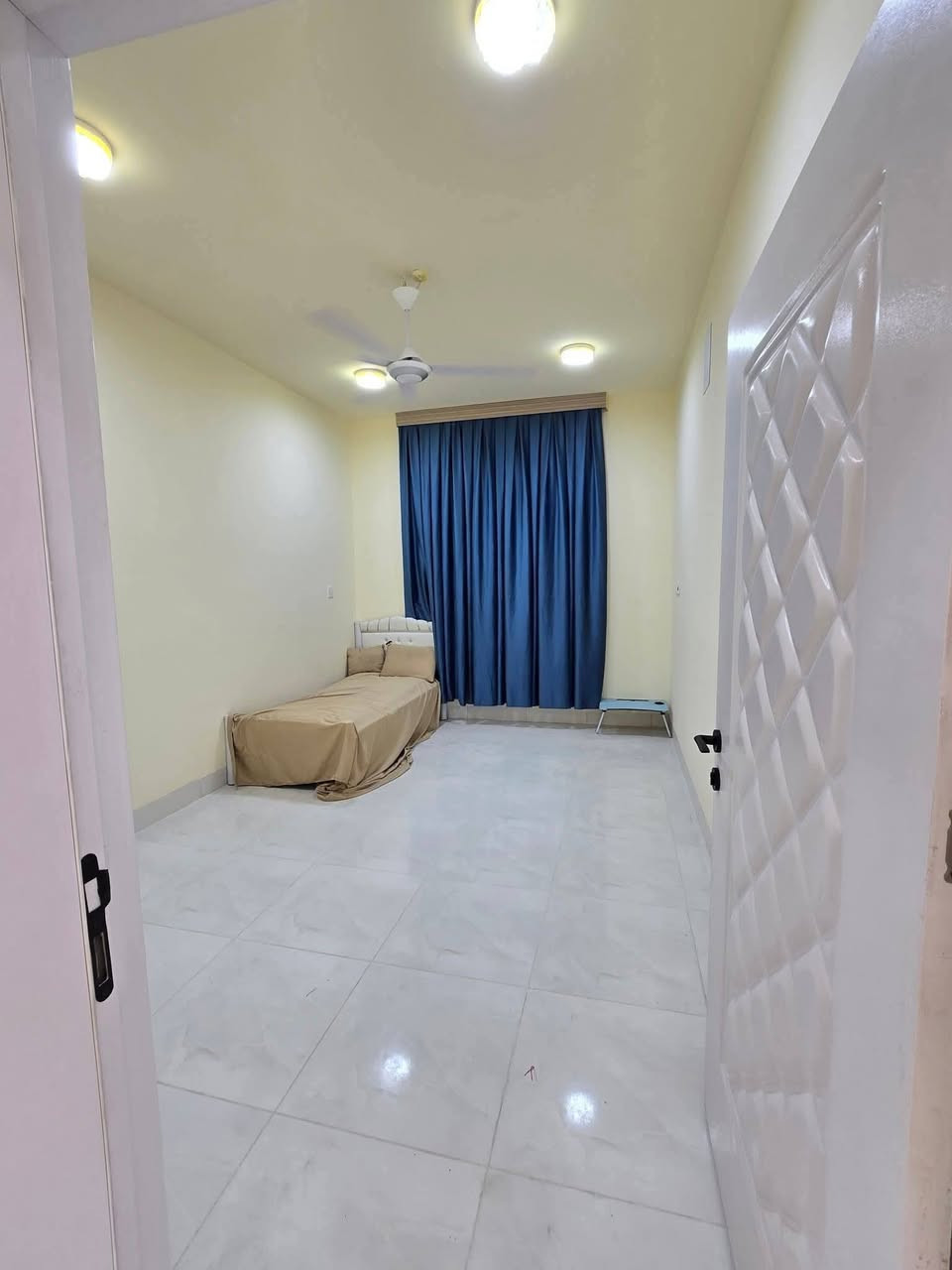 بيت 100 متر 
في كربلاء خلف فندق البارون
طابقين يحتوي على 3 غرف نوم وستقبال وصالة ومطبخ وصحيات عدد ٣
بناء درجة اولى سند 25 اصولي 100%
السعر /  180 مليون 
*********** سيد حسن
