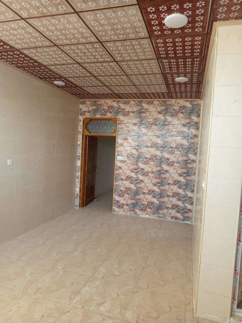 سلام عليكم بيت 50متر شارع المطار شارع السبيس مقابل جامع فاطمه الزهراء البتول سعره 35 
*********** 
سند 25 باسم حسين الشبيلي مسجل بالبلدية ومرقم وبي وصل
