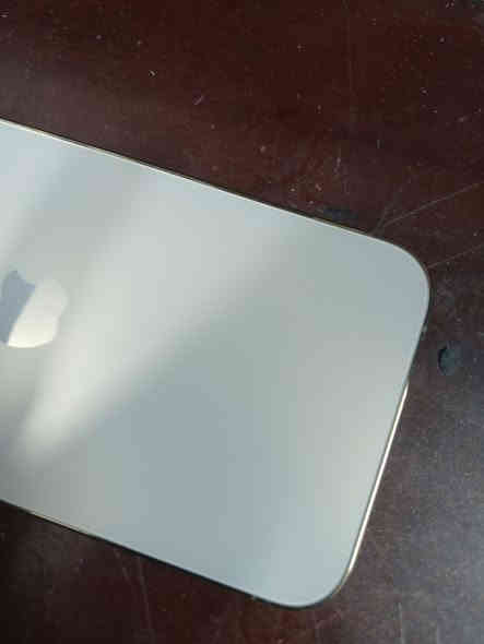 للبيع ايفون 13 ماكس ذهبي لون
ذاكره 256 كيكه .. السعر 600 الف وبي مجال.. 
مكاني بغداد اتصل عادي او واتساب ***********..
