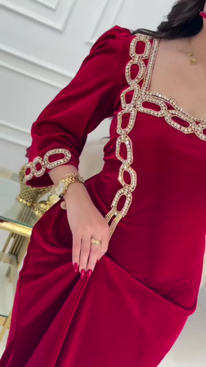 السلام عليكم بنات خياط حسب الطلب وموجود توصيل داخل المهناويه فقط الف دينار اخيط كل الموديل ٦فقط الي اتحب اتراسلني وتساب ***********
