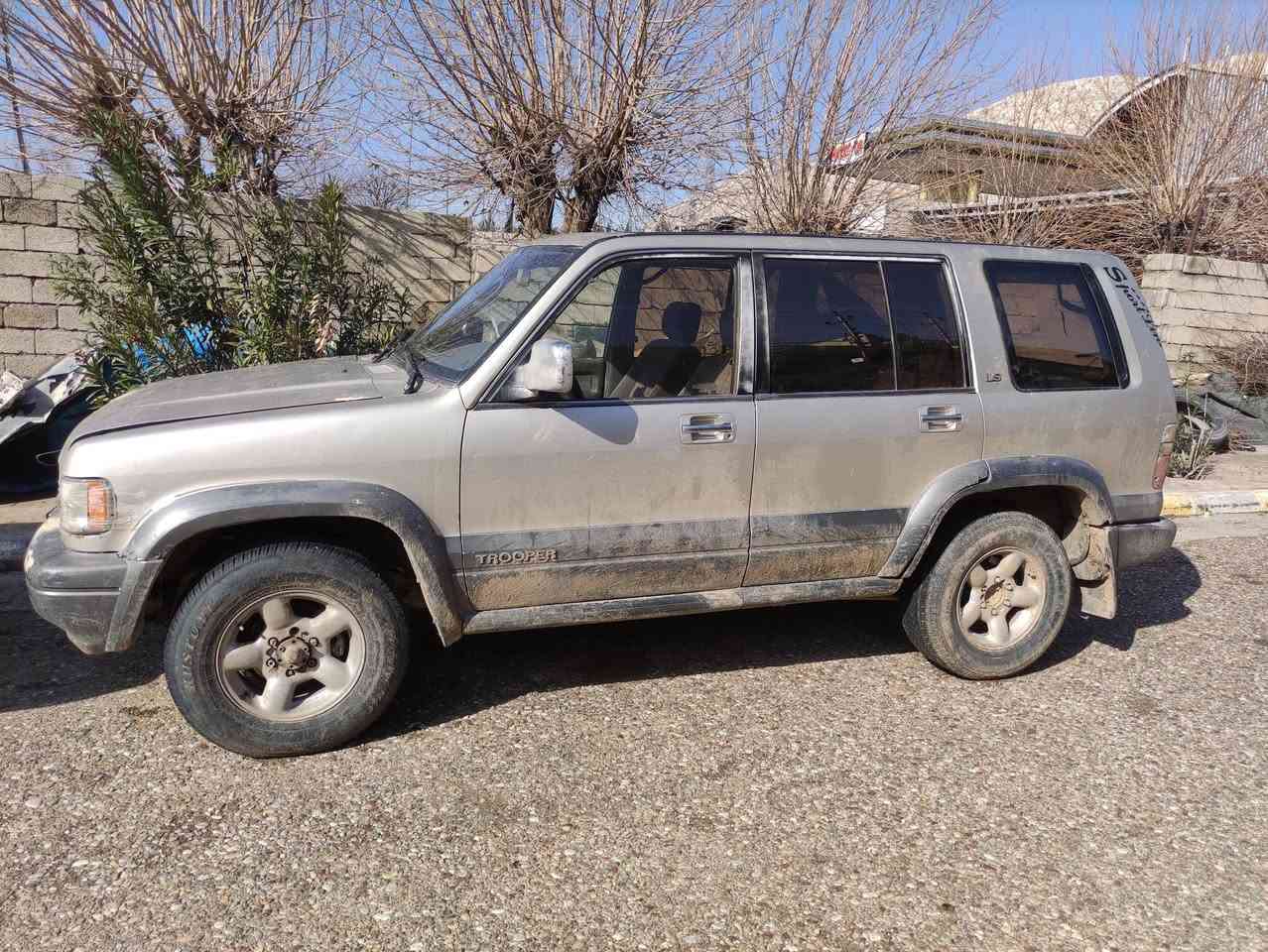 اسوزو بۆفرۆشتن مۆدیل 1996 ڕەقەم سلێمانیە سەنەوی بزربوە بەشەرتی ئەوەی کێشەی نەبێت سەیارەکە مەکینەی بەتەیە دەبڵ ئەکسلی تەرکە فول مواسفاتە گێڕتۆماتیکە سەیارەکە هەیکەلی زۆر جوانە بۆیاخی نیە لێدراوی هیچ نیە تەنها تەئمیری ئەوێت  ناوی زۆر جوانە بەرگەدەرگاو دەشبولو کوشنی لۆکە چوارتایەی لۆکی لەسەرە سعری 20گڵا گۆڕینەوەش ئەکەم لەتەکیە دانیشم ***********اسیا***********
