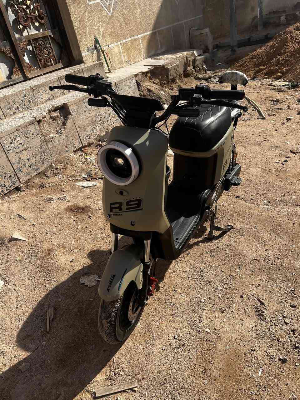 دراجة شحن مديل 24
النوع R9
مكانًالبصرةً الزبير
السعر 350😍
الرقم (***********)
واتساب ✅
