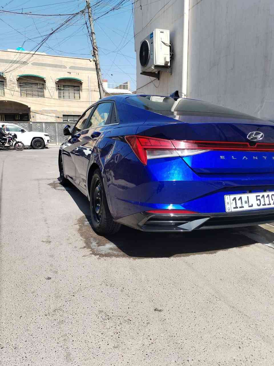 عندي إلنترا موديل ٢٠٢٣ للبيع..
وارد امريكي بيها جاملغ امامي ايمن مبدل.. 

وربع بنيد مصبوغ.. وربع باب ايمن مصبوغ..

ايرباك ستيرن ودشبول وبرده..

فول لمتد 1/1 رقم بغداد انكليزي بأسمي..

ماشيه السياره 19,000 

مكان السياره بغداد جديده اي سؤال ع هذا الرقم..

***********
