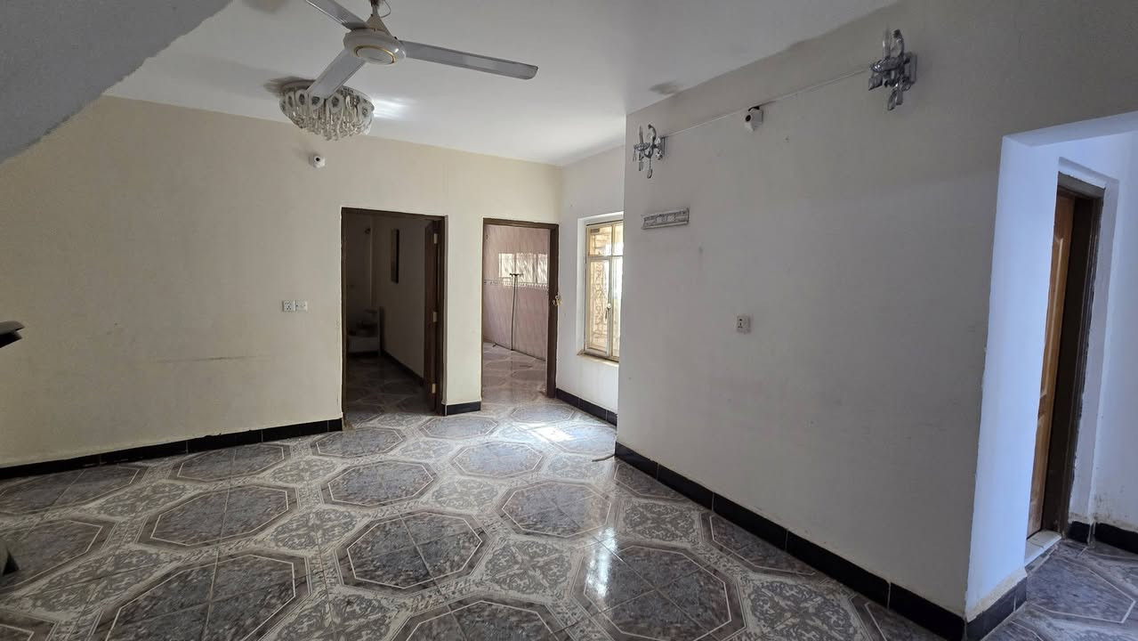 🏠دار للبيــع🏠
🟥التفاصيــل👇
🟥المنطقة : حي المعلمين الجديد شارع البطاقه الوطنيه خلف أفرن صمون الرحمن
🟥المساحة : ١٥٦م 
🟥طابو صرف بسمـي 
🟥يتكون من طابقين كل طابق مفصول عن الاخر 
💥 كل طابق يحتوي (صاله ،وغرفتين وحمام ،ومطبخ)
🟥 للاستفسار الاتصال على رقم الهاتف ***********
***********
