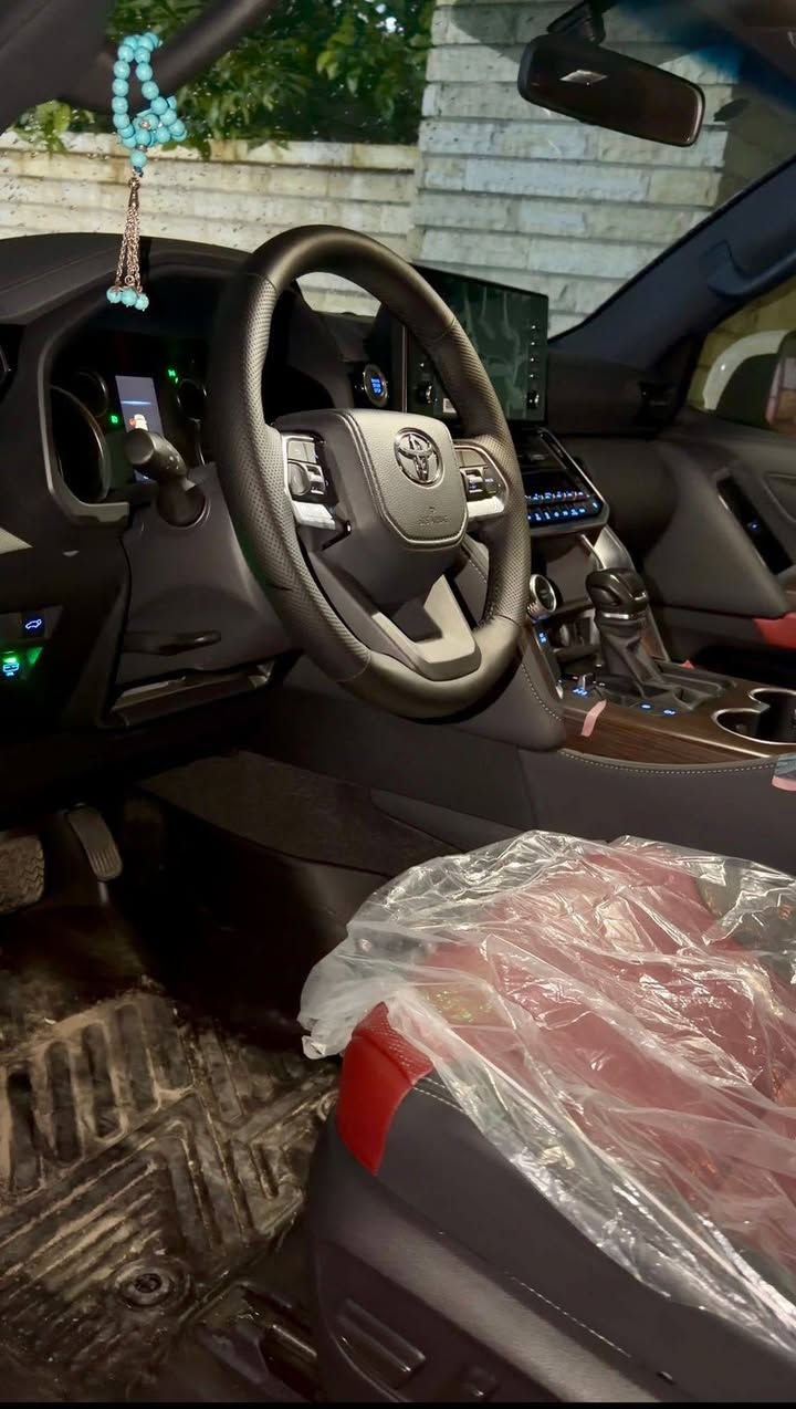 لاندكروز 2024 gxr لمتد
 داخل احمر شامو فول مواصفات 5كامرات 
لمتد اصلي مو شركات
محرك كير واير بشرط مامفتوح 
سيارة حيل نظيفة كلشي عل بلاد جديد 
سنوية هزة كلشي جديد مدفوع لـ
باسمي السنوية بشرط تحويل وغرامـة
سيارة مابيـها دينار مصرف كامل من كل نواحي
مكفولة ؏ وضع الزيرو
ماشية 2000
المكان بغداد
 رقم صاحب سيارة ***********
