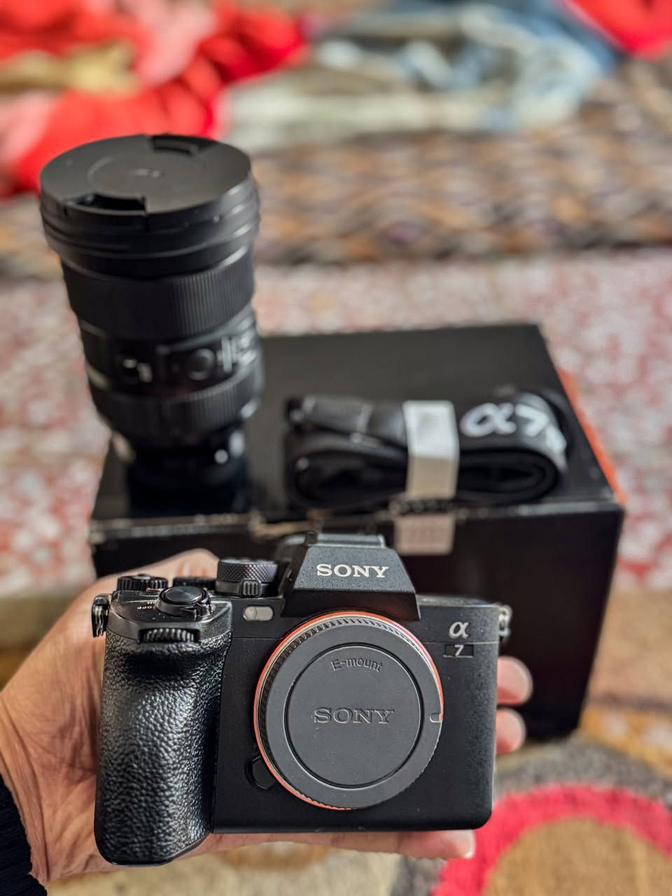 سوني a7iv نضيفه جدا استخدام بسيط شترها 2k 
عدسة SIGMA 24-70mm 1:2.8 DG DN نضيفة جدا استخدام بسيط
سعر الكامرة مليونين و200
سعر العدسة مليون و100
رجائا بس الشراي يتصل ***********
