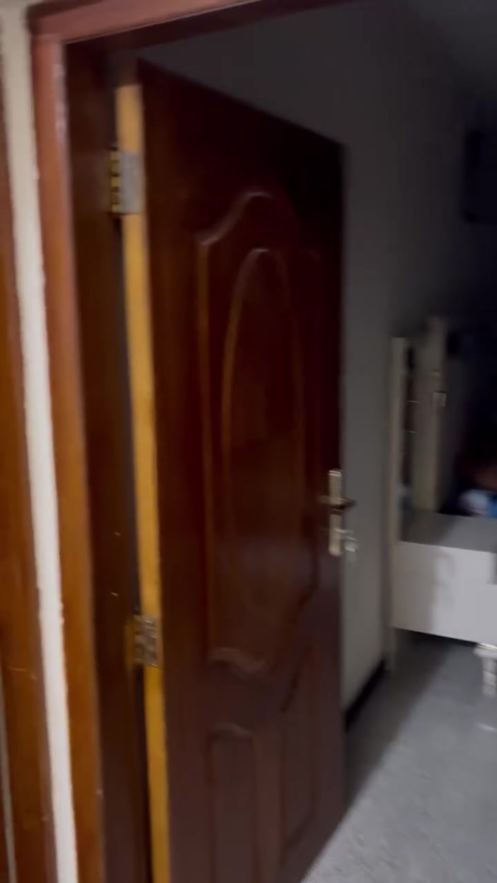 عقار للبيع مساحته ٢٤٤,٦ م   طابو صرف واقع حال ٢٥٠ م واجهه ١٠ ونزال ٢٥
الحبيبية شارع كرزات عادل سادس فرع يسار عريض 

قرب أسواق محمد دشر 

يتكون البيت طابق الأرضي كراج كلش جبير تقريبا ب٨٠ متر يكفي ٤ سيارات واستقبال كبير ٧ *٣ 

وهول ٤*٥ 

ومطبخ ٤*٥ 

وحمام داخلي وخارجي 

وطابق الاول يحتوي ٤ غرف نوم كبيره 

وحمام 

والطابق الثاني بيتونه وسطح 

بيت مرتب ونظيف 

ومنطقه هدوء وجيران احسن ناس 

السعر ٧٣٣,٠٠٠,٠٠٠ مليون وبي مجال للشراي 

للاستفسار. 

***********
