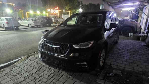 السلام عليكم باسيفيكا موديل 2023 سياره نظيفه جدا ضررها بسيط موضح بالصوره الحادث للاستفسار ***********
