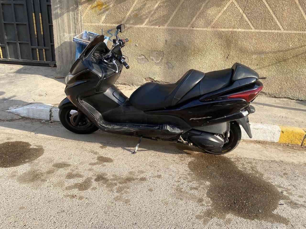 سلام عليكم فورزا ٠.٨ دراجه بلاديه كل نقص مابيها ماشاء الله شلعه ومعدل الدراجه مكينه خرسه وخير من الله مداريها دهن موتل وبانزين محسن 
عميه الدراجه كير ملغي 
بيها لايتات ٤ زينون اصلي اصفر وابيض 
حماوه ثابته 
اوراق بيها الدراجه وبيها وصل مال كمرك مدفوع 
ملاحظات بسيطه بالكفرات فقط 
للبيع سعرها ٧٥٠ وبيها مجال كلش بسيط مكانها بغداد الحسينيه ***********

