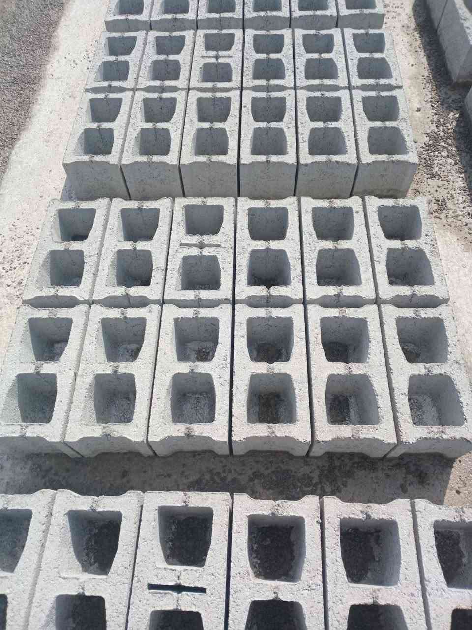 يتوفر بلوك درجة اولى ثقيل (2 كيلو) اسمنت  سعر 1000بلوكة 450 مطروح بالمعمل بدون توصيل  .وايضا يوجد توصيل كافة مناطق ديالى وبغداد و اب سعار تنافسية ...للاستفسار ***********
