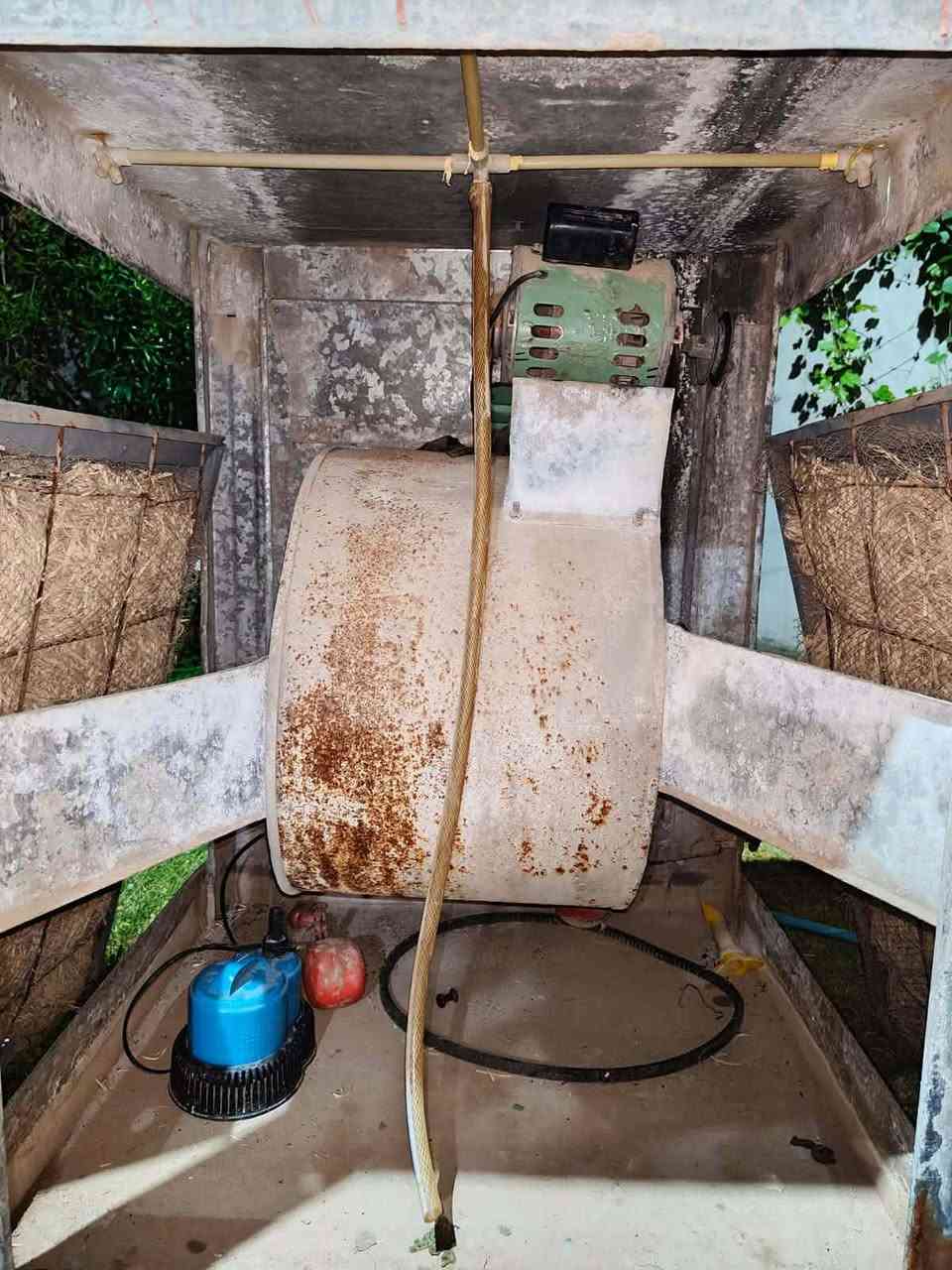 مبردة ماطورة بشرط ما ملفوف علبلاد واصلي السعر ٣٠  الف  العنوان كركوك الحي العسكري رقم الموبايل ***********
