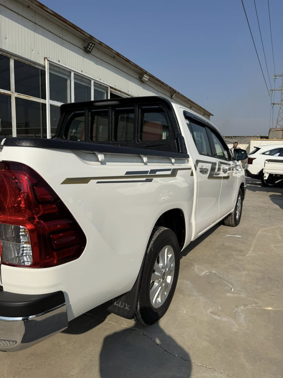 السلام عليكم للبيع بيكم كوتي2025 باب اول مثهب مصيج داخل ماروني رقم شمالي المكان بغداد الراشديه السعر 318 وبيها مجال الاستفسار عل رقم الهاتف ***********
