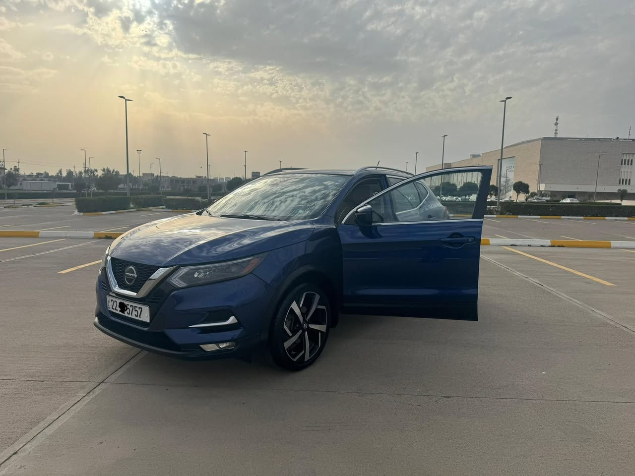 نيسان رؤگ سپؤرت مؤديل 2022  مواصفات SL دةبل اكسل  فول فول مواصفاتة ناو كريمية
سةيارةكة بي بؤياغ بي ايرباگ تةنهـا ١ چاملغي پيشةوةي كليري امريكاية سةيارةكة رةقةم و سةنةوي نويية بة ناوي خؤمة گير و مةكينة و هـةموو شتي بةشةرت 
0750 485 8947
