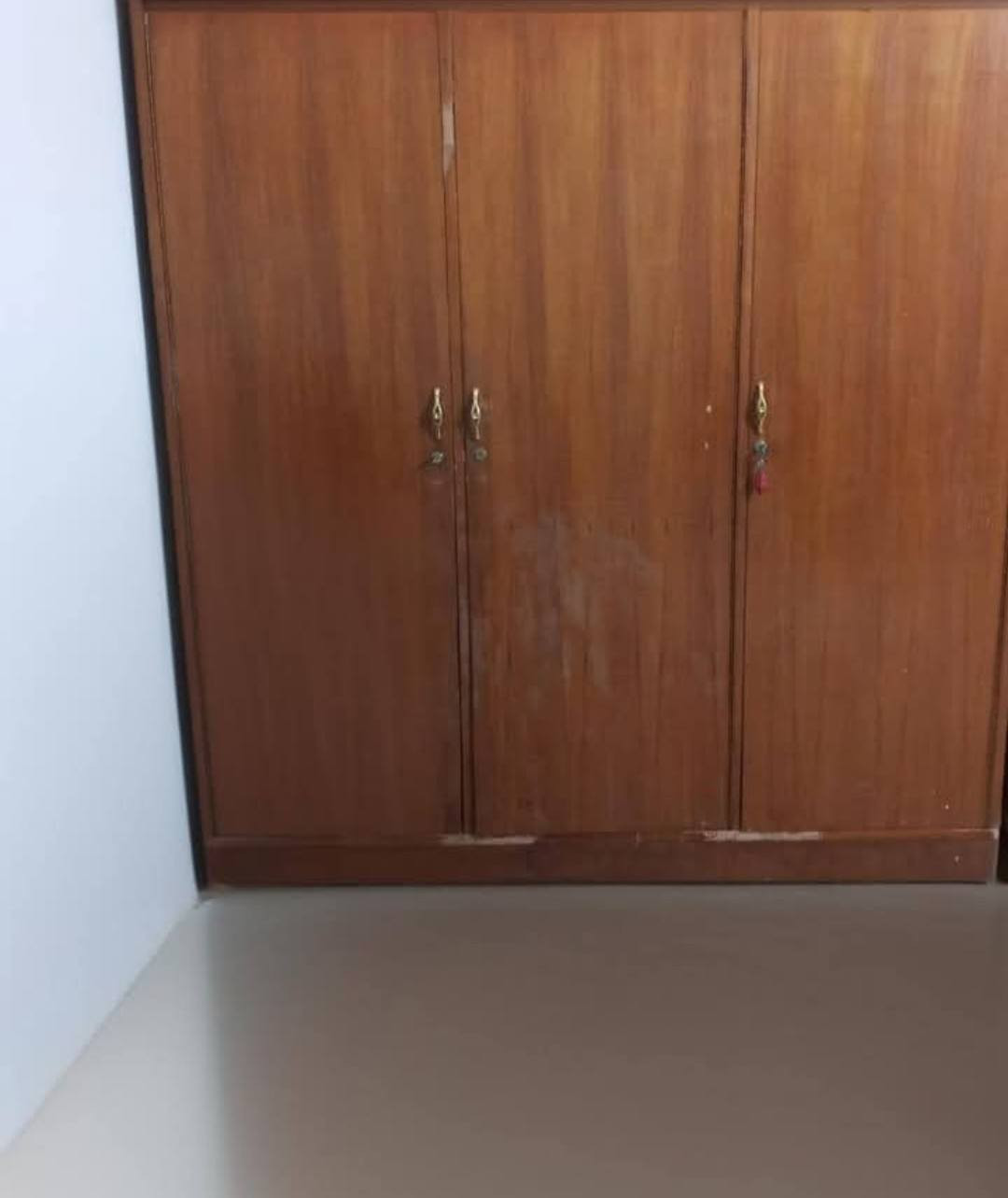 السلام عليكم 
ميز مرايه خشب صاج عراقي بعده جديد السعر 150 
كنتور 3 ابوب خشب عراقي السعر 150
معرض المنيوم بعده نظيف السعر 125
جرابي خشب عراقي عدد 2 سعر الوحده 45 

الاسعار بيها مجال قليل 

للاستفسار *********** عمارة, ميسان
