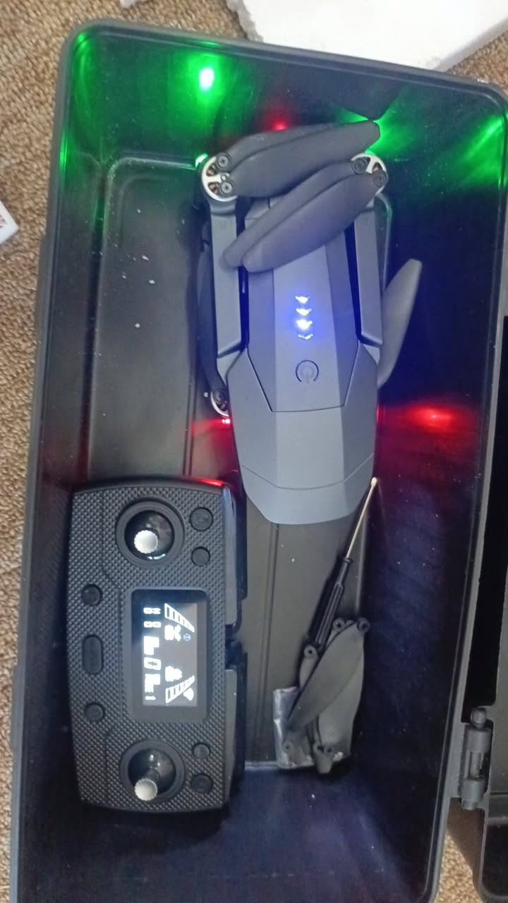 سلام عليكم شباب درون(SG907) غنيه عن تعريف مواصفاته كلش عاليه جوستك شاشه شحن تايبسي JPS رجوع ذاتي مدا 3كيلو ارتفاع 300 متر ثباتيه فول الفول 
مشكلته فقط ذراع تبديل لان طخت عندي بلحايط مشتريه 200 انطي سعر بما يرضي الله وبلعافيه عليك للعلم بطاريه وحده وريش اضافيه ودرنفيسه وبوكس


**إذا كنت صاحب هذا الإعلان وتريد حذفه لأي سبب، رجاءا أرسل رسالة إلى الدعم الفني**