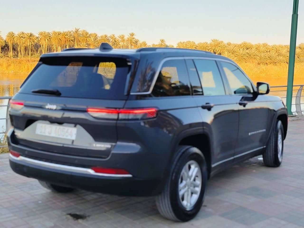 جيب كراند شيروكي لاريدو
٢٠٢٣وارد امريكي
رقم بغداد الدولي
الجيل الجديد كليا 
كتلوك الشركة 
مع انضمة قيادة spot
المحرك V6 3.6L 
ماشيه ٥٣ الف فقط
٥راكب المرغوب
كامره خلفية (HD) 
حساسات تحذيرية    
تحذير الخروج عن المسار 
شاشة دجتال -شاشه كبيرة 10.1 انج - نظام الخرائط (GPS)   كشافات الضباب زنون 
شفتات بالستيرن 
الگير ماوس
 سستم صوت Alpine 
مكيف خلفي  
الصبغ نصف الجاملغ الامامي فقط 
السونار مرفق مع الصور
السيارة دخول جديد 

مكان السيارة الانبار هيت
سعر البيع 280$بي مجال 
للاستفسار /  ***********   اتصال
