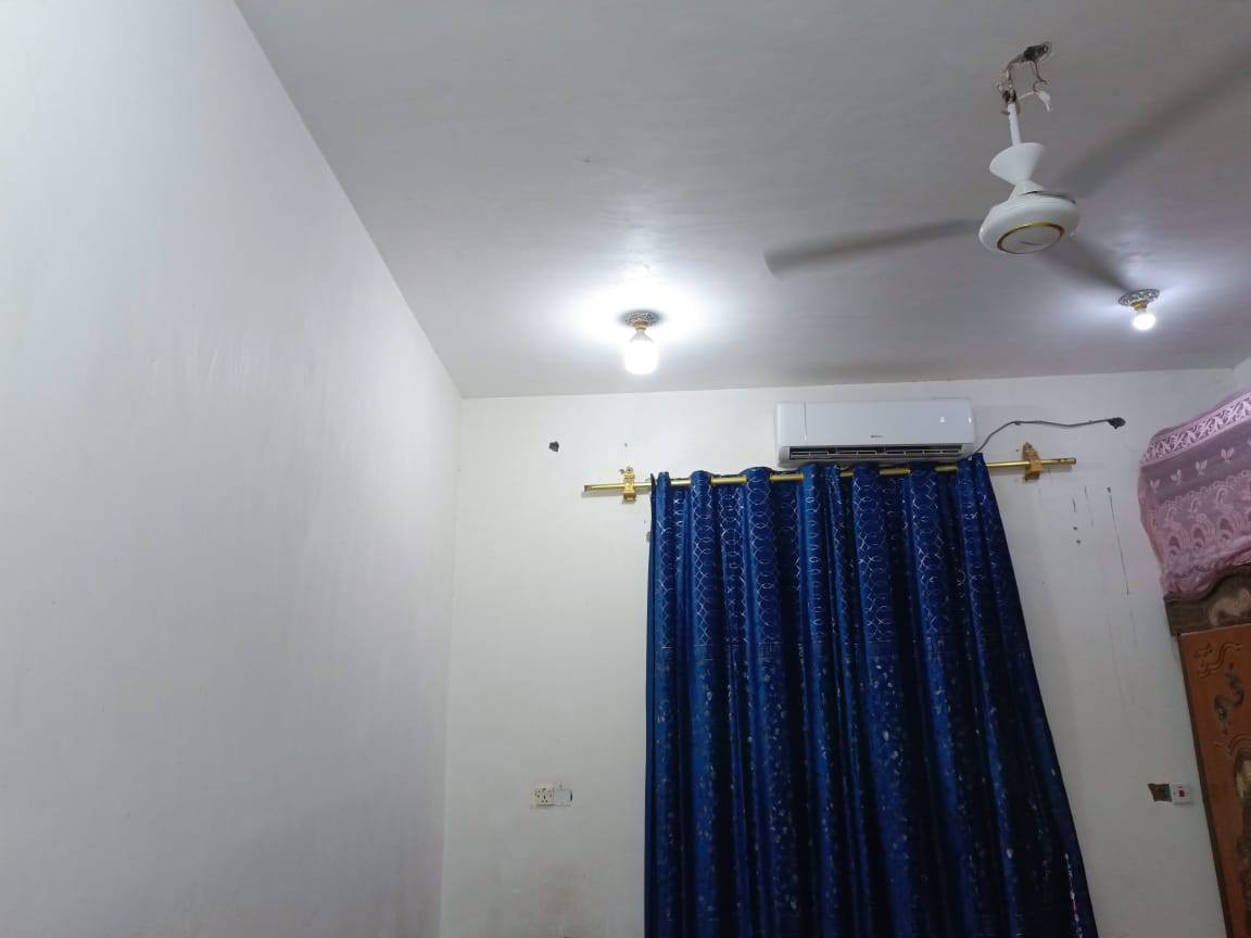 بسبب الوعود الكاذبه اعاده النشر
بيت للبيع في حي السبل الاولى.  بعد البوابه ثاني فرع على اليسره مقابيل صيدليه ايات داخل الفرع . البيت مساحته 280 الواجهه 14 ونص. يتكون البيت من طابقين الطابق الاول يتكون من غرفتين 5/4. صاله 8/3.  هول 5/4.  مطبخ 4/4. ديوانيه معزوله عن البيت 15/4 كامله  لبخ. ترك  متر  داير مداير البيت.     الطابق الثاني يصلح مشتمل معزول درج خارجي ودرج داخلي لسطح. يتكون  غرفتين 5/4. مطبخ 4/4. وصاله 6/4. مجمع صحيات. بيت كامل من كلشي ماكو بي نقص. شارع كامل ماء ومجاري. ومشمول بالتبليط مكلف بالنشر للاستفسار صاحب الدار. ***********. ‏‪‏‪***********
