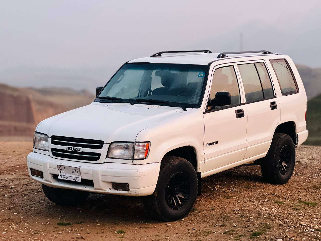 سەرەتا بەناوی خوای گەورە .
‏
‏isuzu ی یابانی بۆ فرۆشتن مۆدیل 2000
‏
‏فول فول عادی بەس تەبرید مەرکەزیە
‏
‏دەبڵ ئەکسل 4×4 چکنێتە قورس و سوکی بەشەرت
‏
‏پێش تەبەڵە
‏
‏تەبرید سارد و گەرم  و مەرکەزی 
‏
‏سپێر لەکۆڵ 
‏
‏کوشین دەفتەری 
‏
‏مەکینەی شەش پستۆنی 3,2 مەکینە گچکەیە بەڵام  هەتا بڵێی بەقوەتە
‏
‏مەکینە و گێڕ و دەبڵ گێڕ  دەبڵ ئەکسل بەشەرت 
‏مەکینەی بەشەرتی ئەوەی بوڕغوی بانەدرابێ 
‏سەیارەکە ٢٥٠ هەزار ڕۆشتوە زۆر زۆر خاوێن ماوەتەوەهەموو شتێکی  لەسەر دەقی شەریکە ماوەتەوە 
‏
‏کامل ناو گاحیەی تێگیراوە
‏
‏سەقفو شان و شانسیو پێش و دوای بێ  نوکە دەرزی لێدراوی نیە . بەس لەزگەکانی پێوە سوتابوو شوێن لەزگەکانی  بۆیاغە لەگەڵ دوو پەڵەی گچکە 
‏
‏ناو گێچ و کارەبایات هەمووی  بەشەت 
‏
‏سەیارەکە هی حوکمەت بووە و موزایەدەیە  کتابی موزایەدەی ون بووە بەڵام ماڵی مەدەنی بەشەرت .
‏
‏ هەموو شتێکیم چاک کردووە کامل دەبڵ ئەکسلی تازەیە کلاج و حەینەی تازەیە تاقم پێشو دوای تازەیە تایەکانی خاوێنن .سەیارەکە هیچی نەماوە بی حەیب نەکرێ مەسرەفی چاکی تێدا کراوە هەتا بڵێی ڕێک و پێکە سیحرەکەشی٤٦ وەقەو محامەلەیەکی برایانە بۆ پارەکەی دەفرۆشرێت  شوێن قەڵادزێ .
‏tb. ئەشیای لە کا زیاترە
‏هەموو شتێ کی نوسراوە پێویست بە پرسیار ناکا ژمارە مۆبایلی خاوەنی
‏:***********
:***********
‏ئاسیاکە وەتسئەپ و ڤایبەری لەسەرە.
‏
‏
‏ بشدار, السليمانية
