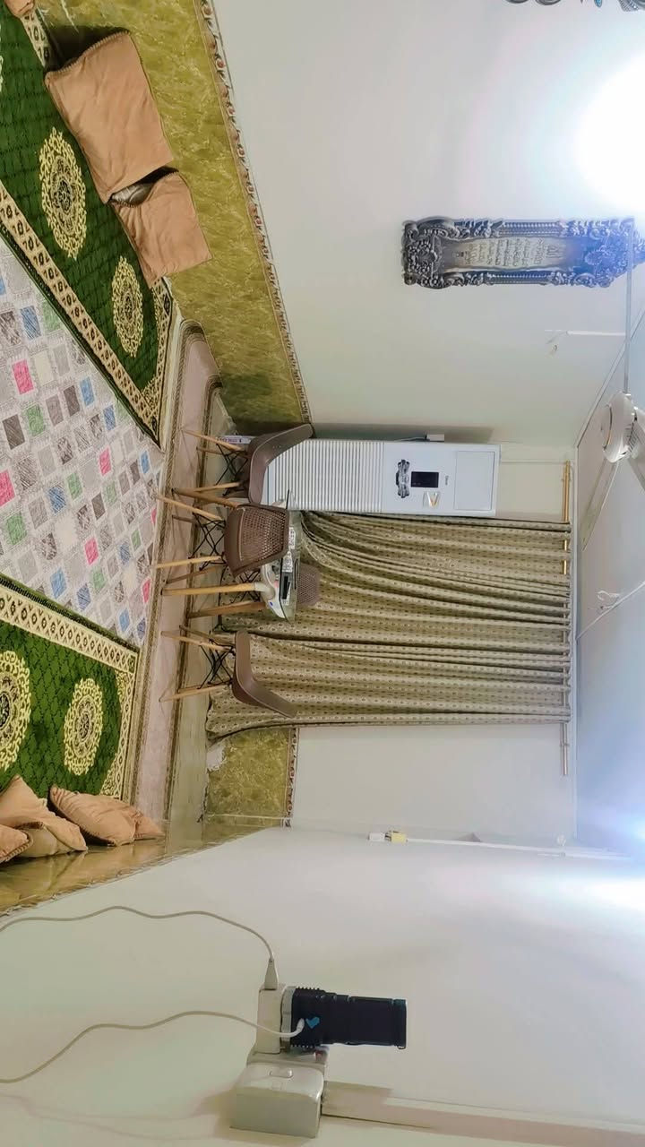 #دار_للبيع– طابو صرف📍 الموقع: حي الوحدة سوك ابو جميغ مقابل جامع الإمام الرضا مباشرة بالفرع الأول للمجمع المراد الطبي 
📐 المساحة: 150متر بناء ٢٠١٠ عگادة 
📄 الوضع القانوني: حر – غير مطلوب باسم أحد

مواصفات الدار:طابقين 
الطابق الاول
• غرفة نوم
 • صالة
 • استقبال
 • مطبخ
 • كراج
 • منور خلفي للبيت
 • صحيات داخلية وخارجية
 • حديقة
الطابق الثاني
غرفة نوم وصاله وسطح
للاستفسار الاتصال على الرقم *********** 
***********
