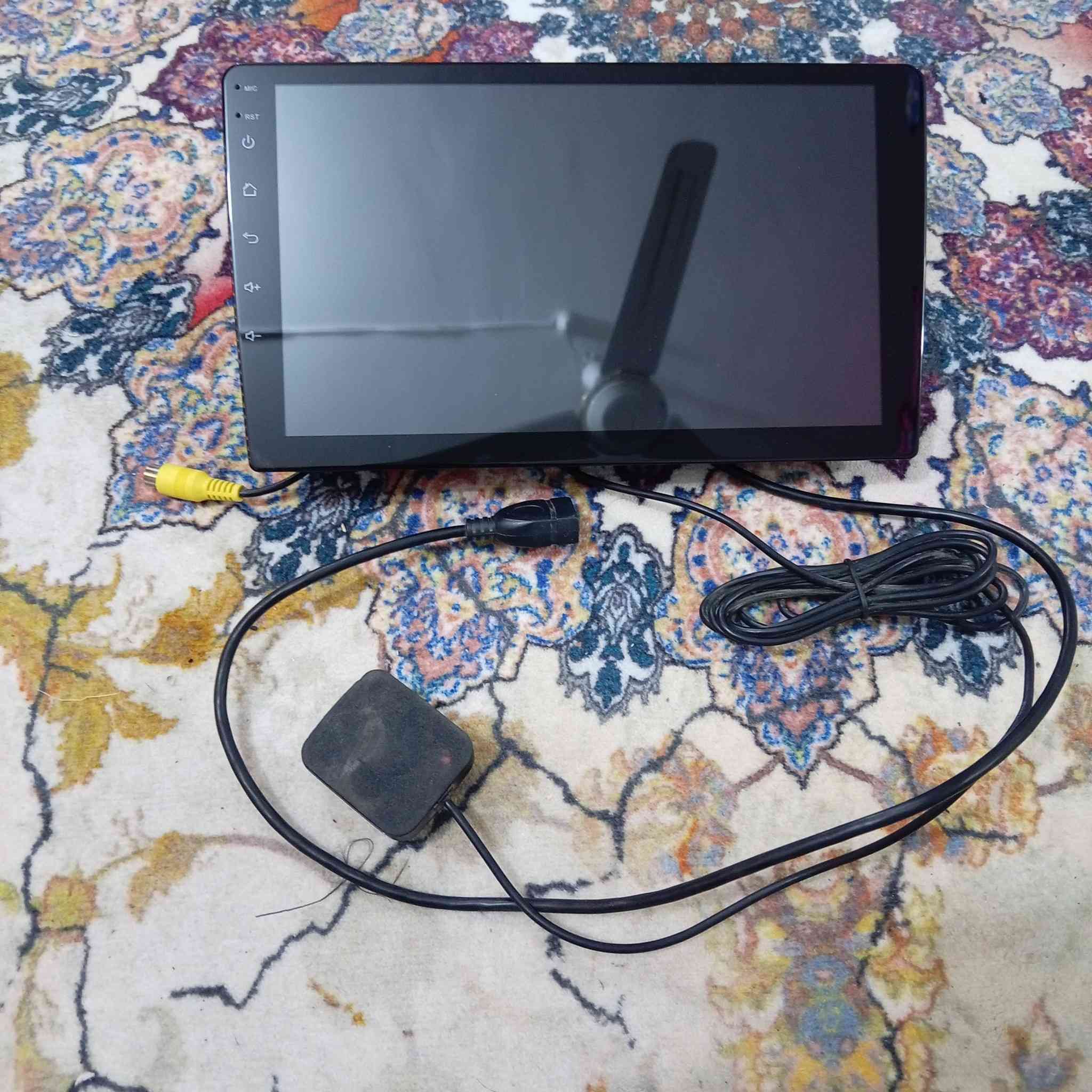 السلام عليكم شاشه مال سياره جديده طك الجيس السعر ١٠٠وبيها مجال للشراي هذا رقمي ***********وخاص هم موجود
