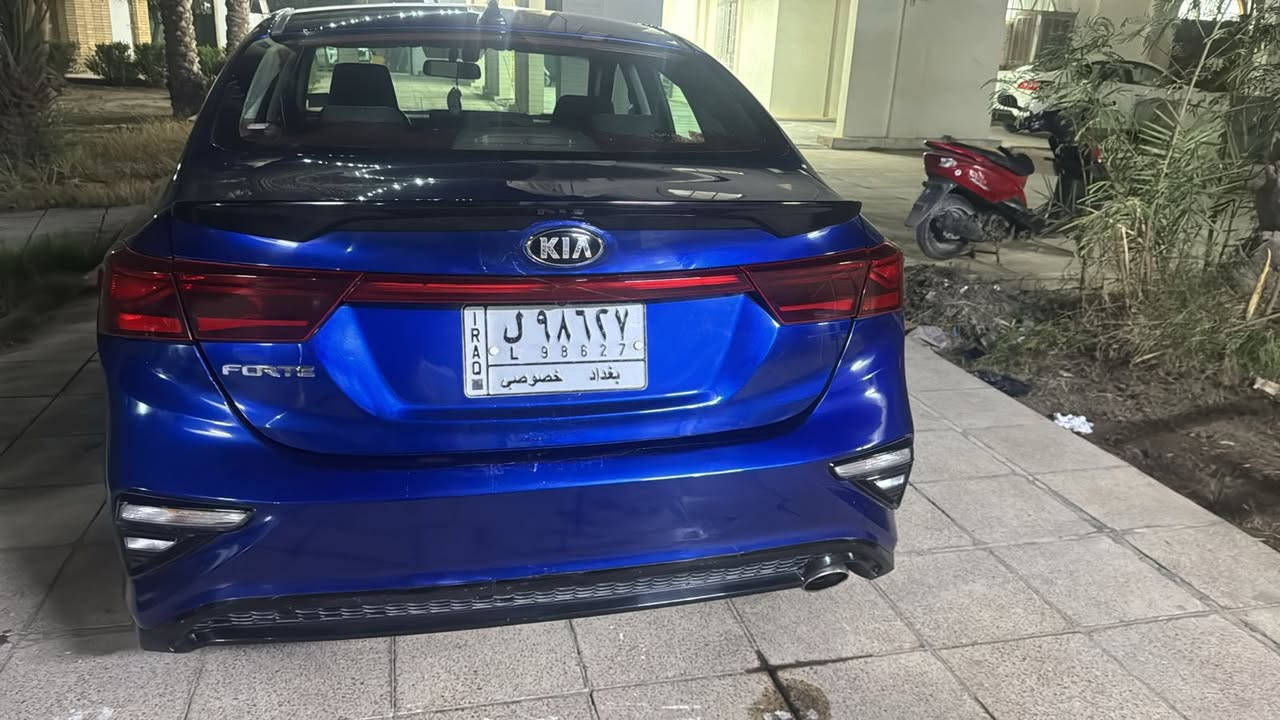 السلام عليكم  فورتي مديل ١٩ لون ازرق رقم بغداد حادثه مرفق بيه بارد شويه بل شاملغ الخلفي مكينة 2000 سيارة نظيفه مواصفات تدفئه تبريد مانع انزلاق تحديد مسار رادار امامي وبعد خير من الله سعرها 12ونص يعني شدة و25ورقة وبيه مجال قليل حگ الجية مكان المشتل للاستفسار 
*********** حجي وسام
