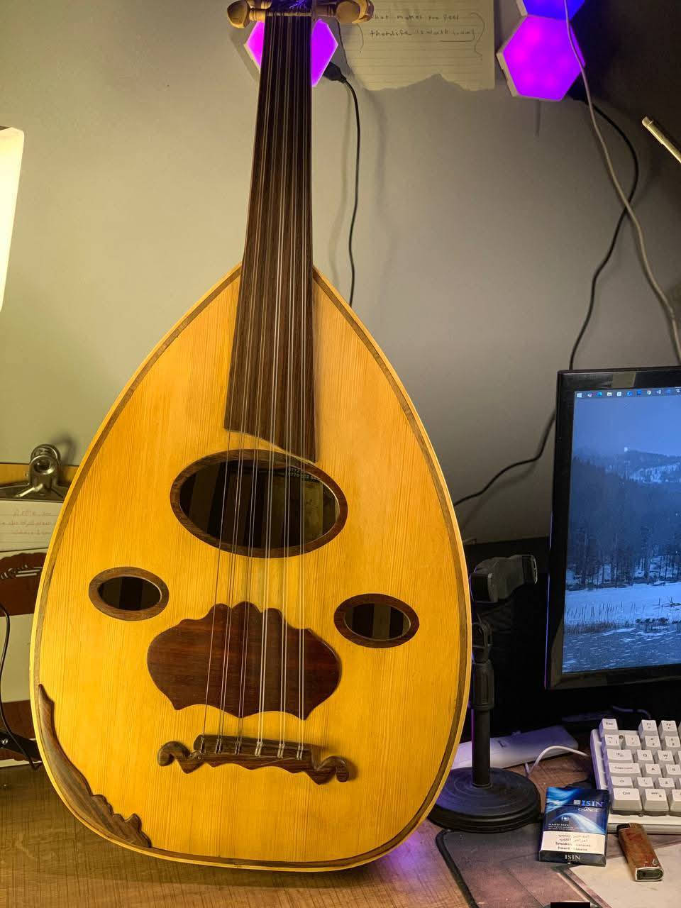 السلام عليكم 

عود عراقي للبيع 

صناعة الاسطى سنان سمير

الظهر جوز

الوجة سيدار

المفاتيح نارنج

اوتار كروشنر 

العود نظيف كلش وسعرة مناسب

المكان بغداد

للاستفسار 

***********
